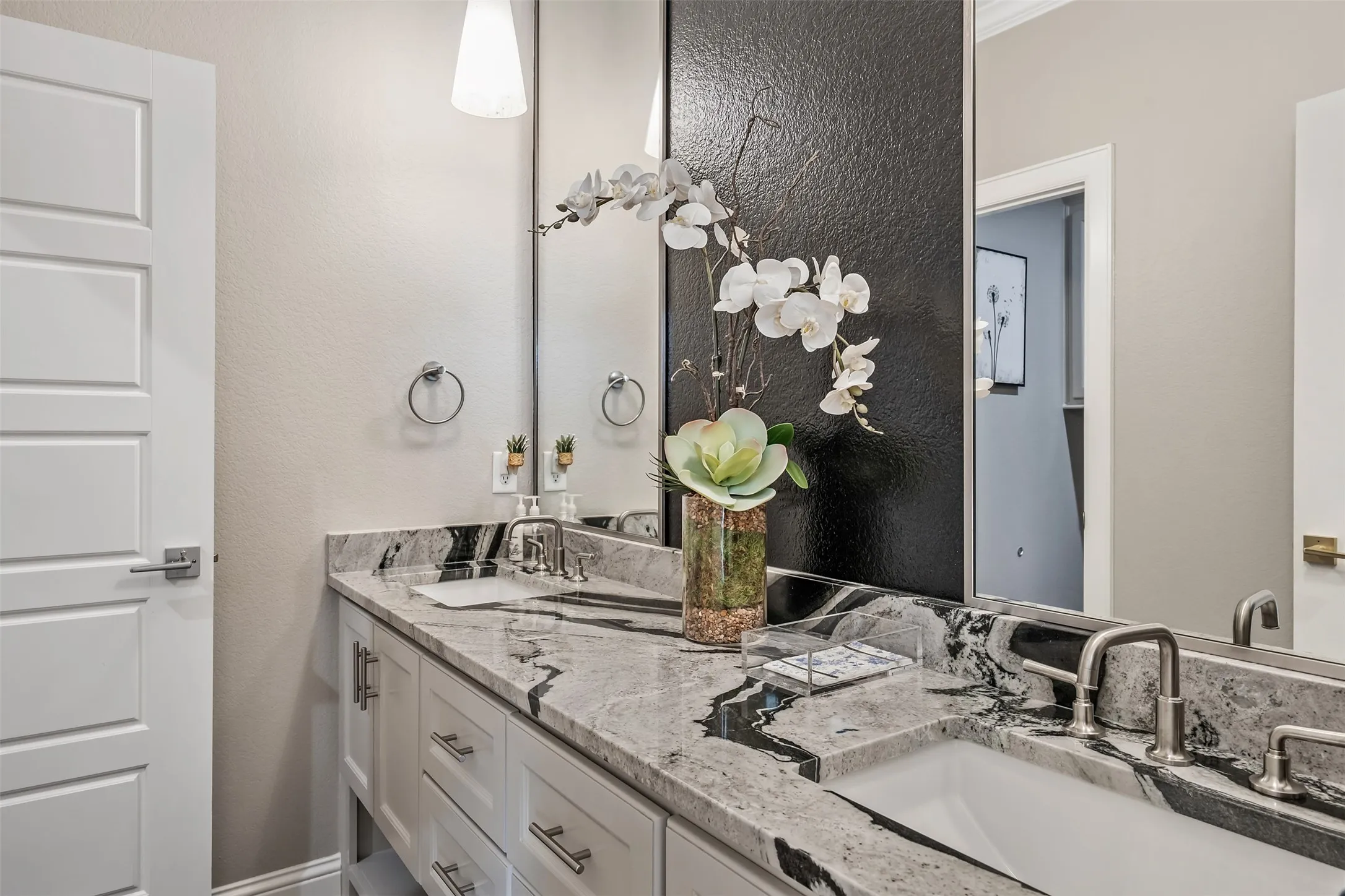 Single Family Residence For Sale in Smith County , 12213 Harlon Street, Flint, Texas 75762, 3 Bedroom, 3 Bathroom, 2 Garage spaces, 2,516 Sqft, built in 2022, Preowned, mls#21116795, Real Estate Agent in Flint, Homes For Sale in Smith county, Homes For Sale in Flint, Realtor in Flint Texas, Real Estate Brokerage Independent Realty Texas, Luminita Cordes Realtor