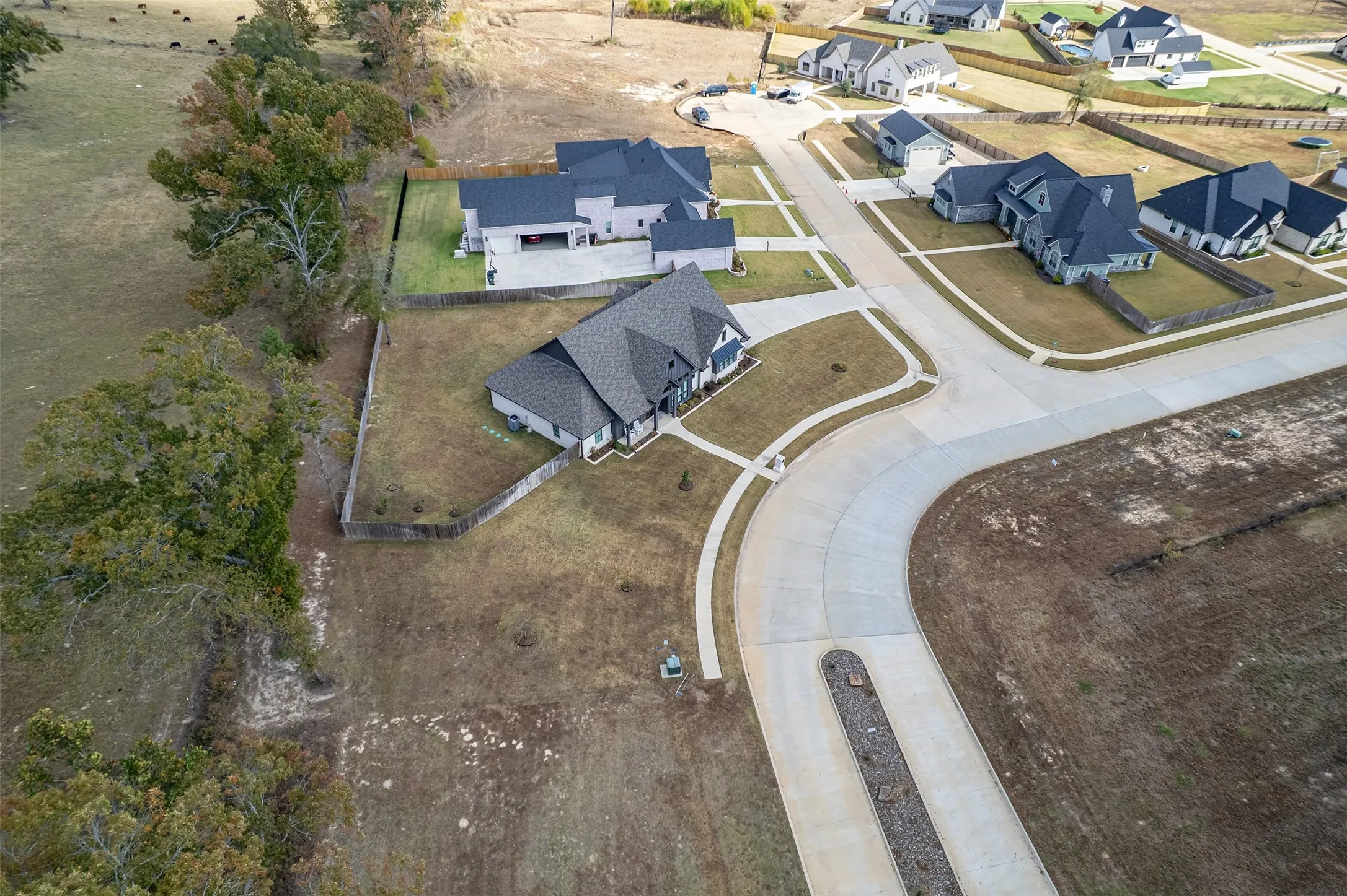 Single Family Residence For Sale in Smith County , 12213 Harlon Street, Flint, Texas 75762, 3 Bedroom, 3 Bathroom, 2 Garage spaces, 2,516 Sqft, built in 2022, Preowned, mls#21116795, Real Estate Agent in Flint, Homes For Sale in Smith county, Homes For Sale in Flint, Realtor in Flint Texas, Real Estate Brokerage Independent Realty Texas, Luminita Cordes Realtor