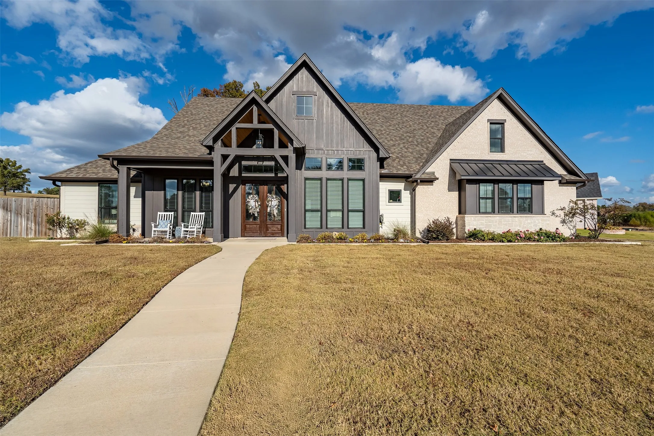 Single Family Residence For Sale in Smith County , 12213 Harlon Street, Flint, Texas 75762, 3 Bedroom, 3 Bathroom, 2 Garage spaces, 2,516 Sqft, built in 2022, Preowned, mls#21116795, Real Estate Agent in Flint, Homes For Sale in Smith county, Homes For Sale in Flint, Realtor in Flint Texas, Real Estate Brokerage Independent Realty Texas, Luminita Cordes Realtor