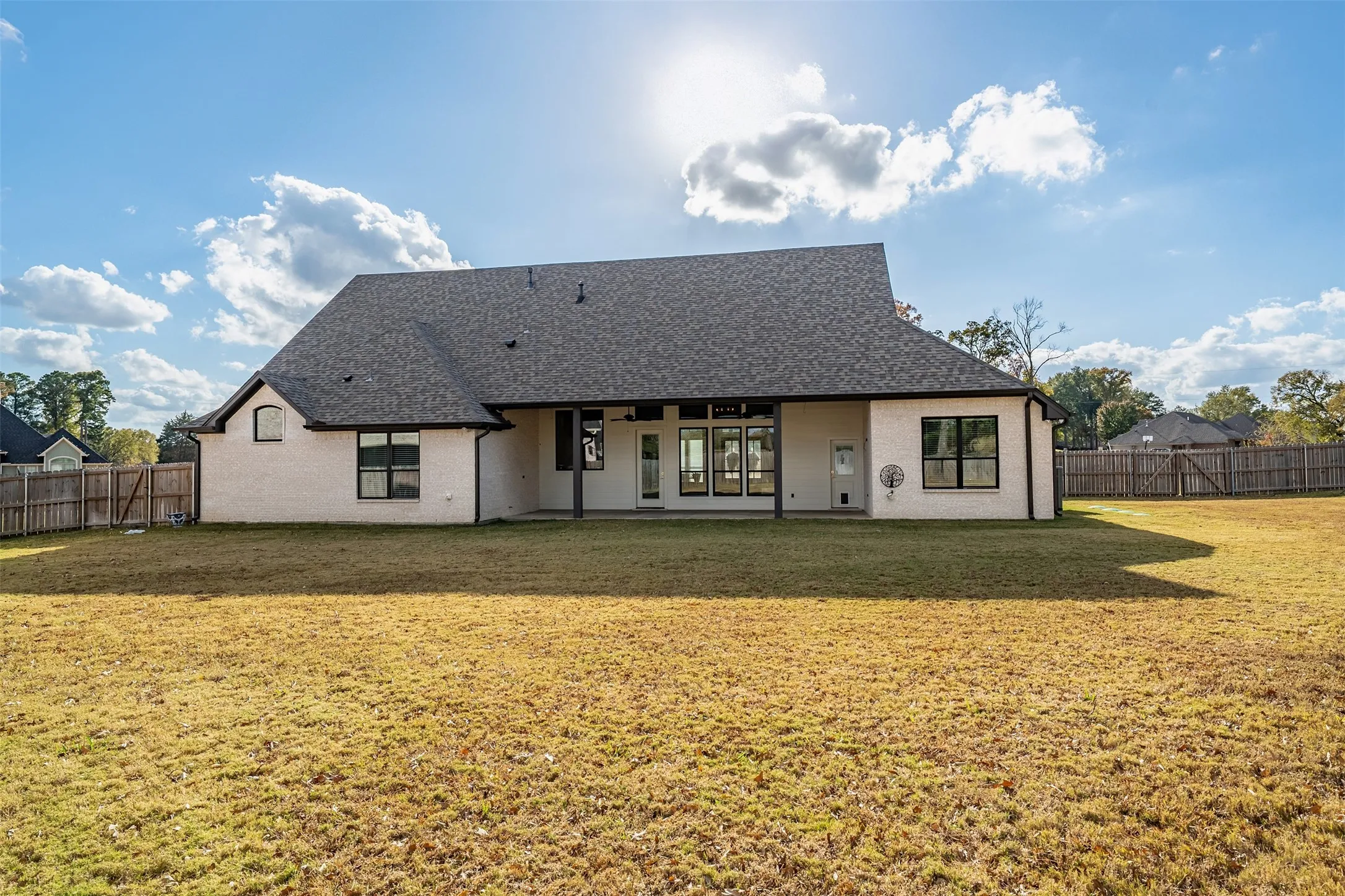 Single Family Residence For Sale in Smith County , 12213 Harlon Street, Flint, Texas 75762, 3 Bedroom, 3 Bathroom, 2 Garage spaces, 2,516 Sqft, built in 2022, Preowned, mls#21116795, Real Estate Agent in Flint, Homes For Sale in Smith county, Homes For Sale in Flint, Realtor in Flint Texas, Real Estate Brokerage Independent Realty Texas, Luminita Cordes Realtor