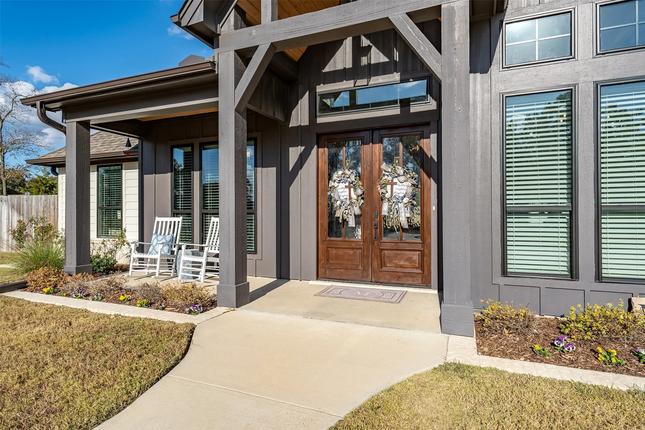 Single Family Residence For Sale in Smith County , 12213 Harlon Street, Flint, Texas 75762, 3 Bedroom, 3 Bathroom, 2 Garage spaces, 2,516 Sqft, built in 2022, Preowned, mls#21116795, Real Estate Agent in Flint, Homes For Sale in Smith county, Homes For Sale in Flint, Realtor in Flint Texas, Real Estate Brokerage Independent Realty Texas, Luminita Cordes Realtor