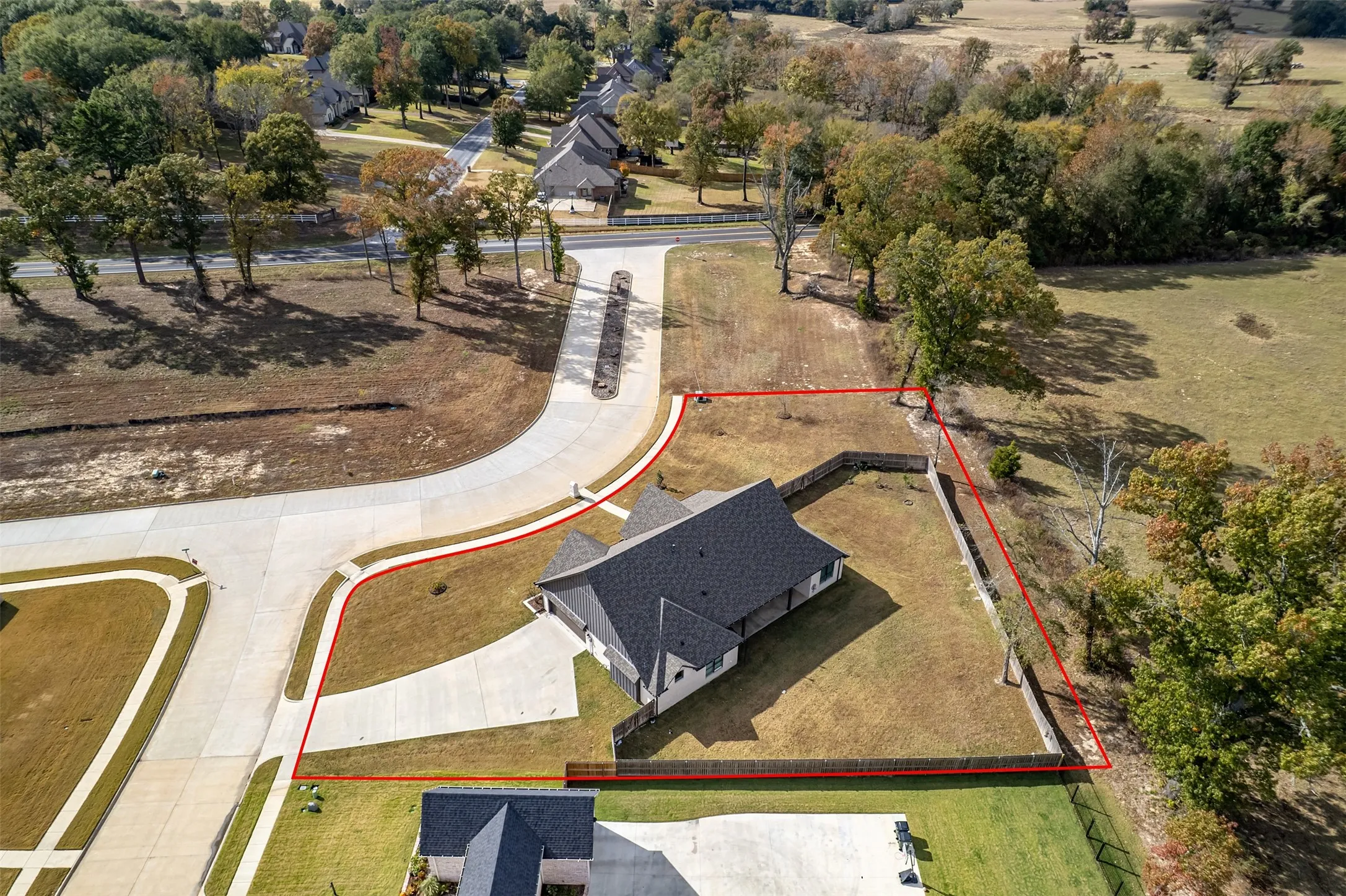 Single Family Residence For Sale in Smith County , 12213 Harlon Street, Flint, Texas 75762, 3 Bedroom, 3 Bathroom, 2 Garage spaces, 2,516 Sqft, built in 2022, Preowned, mls#21116795, Real Estate Agent in Flint, Homes For Sale in Smith county, Homes For Sale in Flint, Realtor in Flint Texas, Real Estate Brokerage Independent Realty Texas, Luminita Cordes Realtor