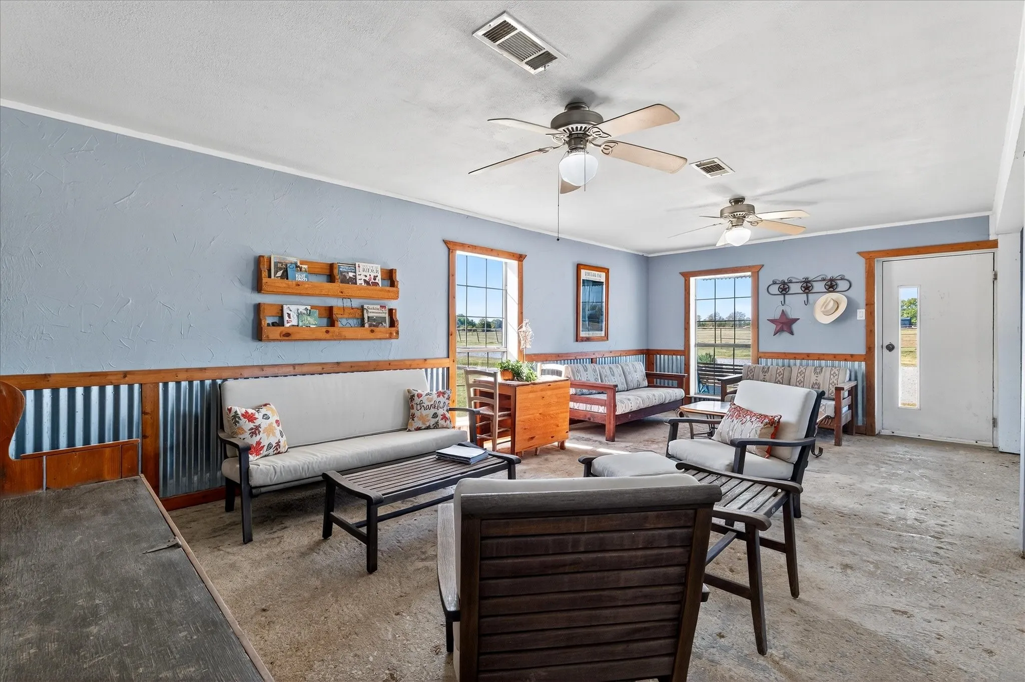 Barn lounge area with air conditioning and heat