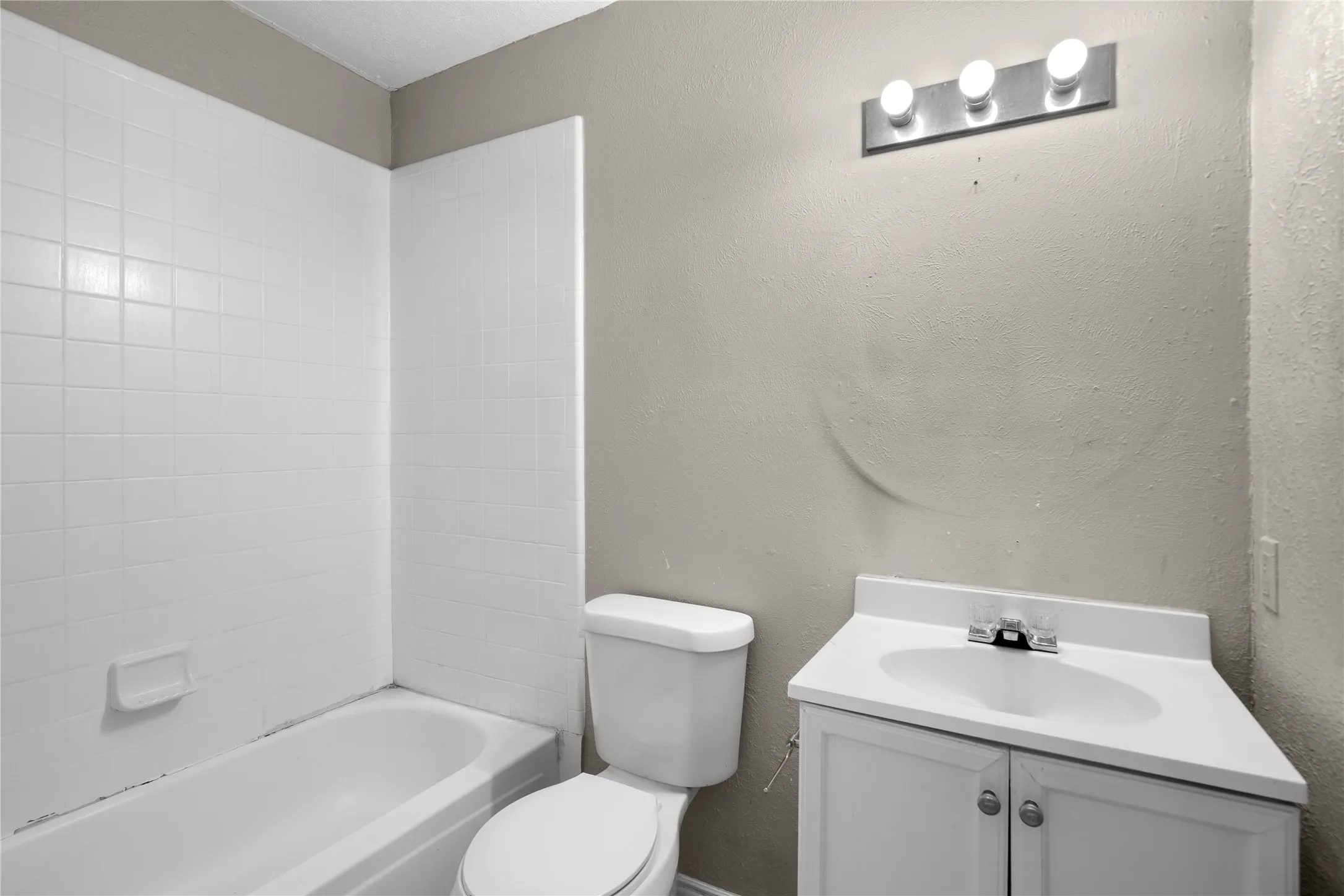 Single Family Residence For Sale in Dallas County , 9319 Rutherglen Drive, Dallas, Texas 75227, 3 Bedroom, 2 Bathroom, Garage spaces, 1,188 Sqft, built in 1985, mls#21117573, Real Estate Agent in Dallas, Homes For Sale in Dallas county, Homes For Sale in Dallas, Realtor in Dallas Texas, Real Estate Brokerage Independent Realty Texas, Luminita Cordes Realtor
