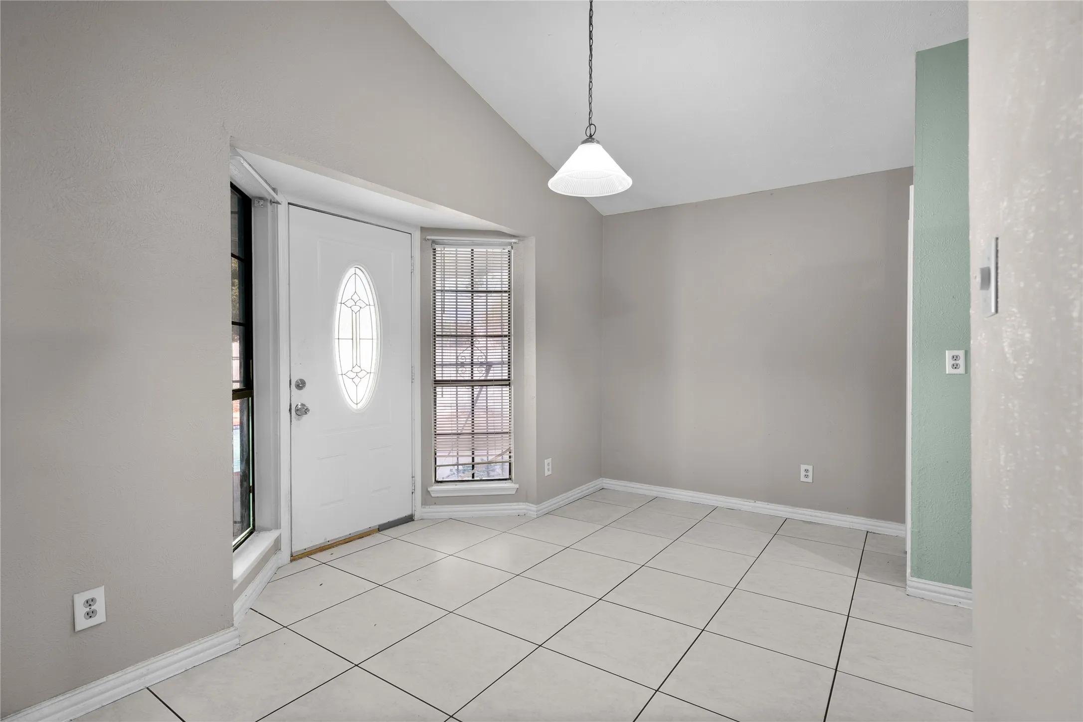 Single Family Residence For Sale in Dallas County , 9319 Rutherglen Drive, Dallas, Texas 75227, 3 Bedroom, 2 Bathroom, Garage spaces, 1,188 Sqft, built in 1985, mls#21117573, Real Estate Agent in Dallas, Homes For Sale in Dallas county, Homes For Sale in Dallas, Realtor in Dallas Texas, Real Estate Brokerage Independent Realty Texas, Luminita Cordes Realtor