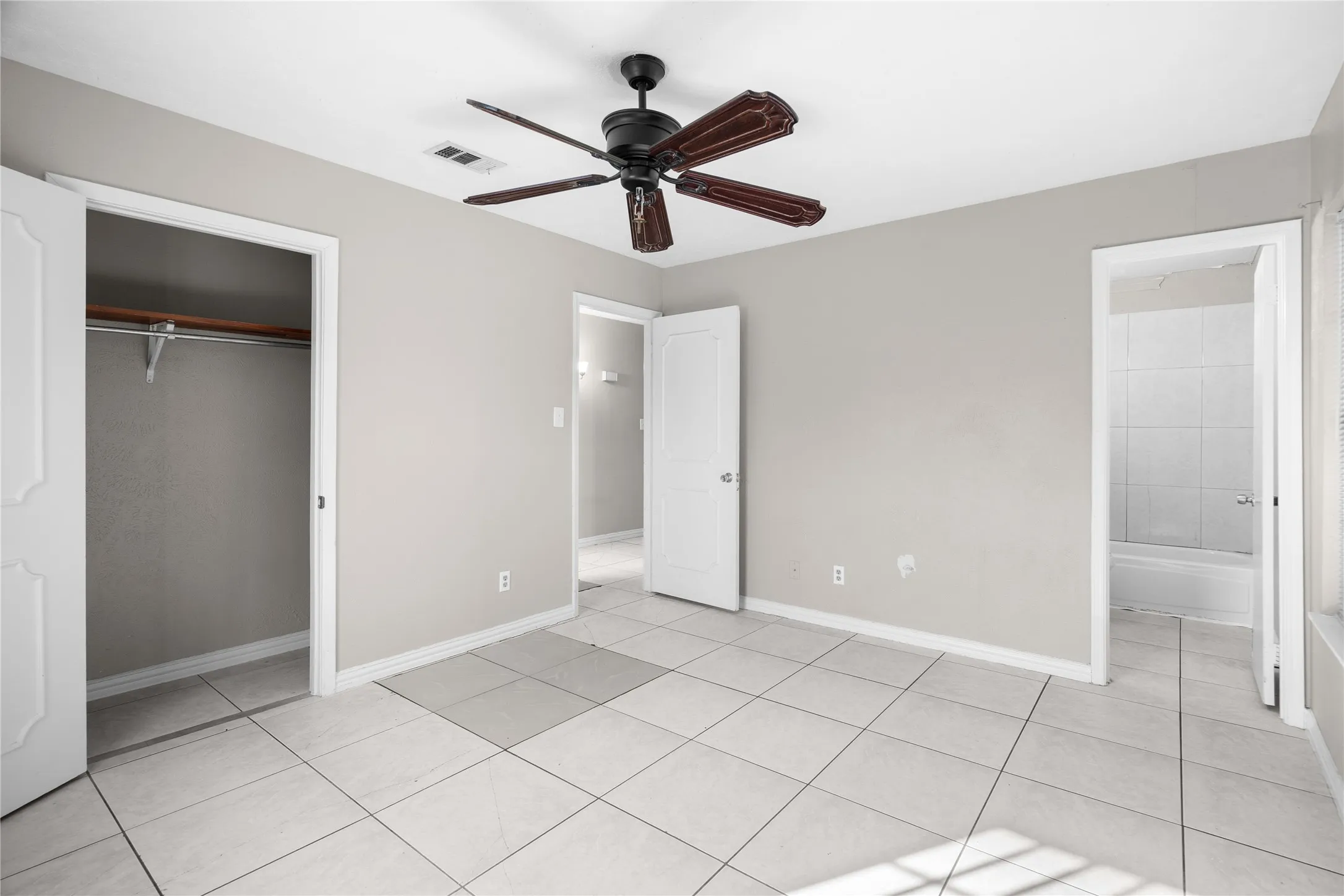 Single Family Residence For Sale in Dallas County , 9319 Rutherglen Drive, Dallas, Texas 75227, 3 Bedroom, 2 Bathroom, Garage spaces, 1,188 Sqft, built in 1985, mls#21117573, Real Estate Agent in Dallas, Homes For Sale in Dallas county, Homes For Sale in Dallas, Realtor in Dallas Texas, Real Estate Brokerage Independent Realty Texas, Luminita Cordes Realtor