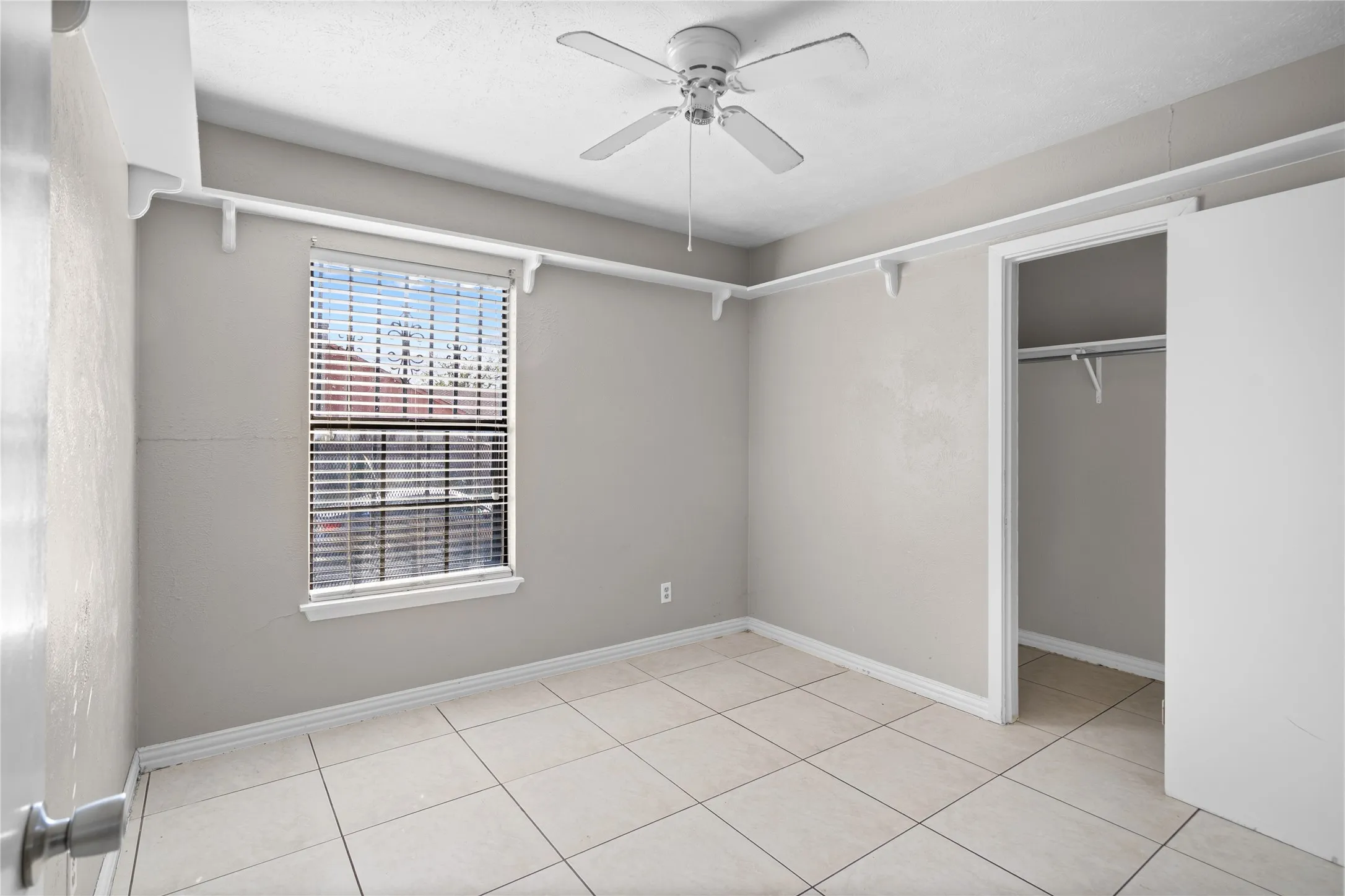 Single Family Residence For Sale in Dallas County , 9319 Rutherglen Drive, Dallas, Texas 75227, 3 Bedroom, 2 Bathroom, Garage spaces, 1,188 Sqft, built in 1985, mls#21117573, Real Estate Agent in Dallas, Homes For Sale in Dallas county, Homes For Sale in Dallas, Realtor in Dallas Texas, Real Estate Brokerage Independent Realty Texas, Luminita Cordes Realtor