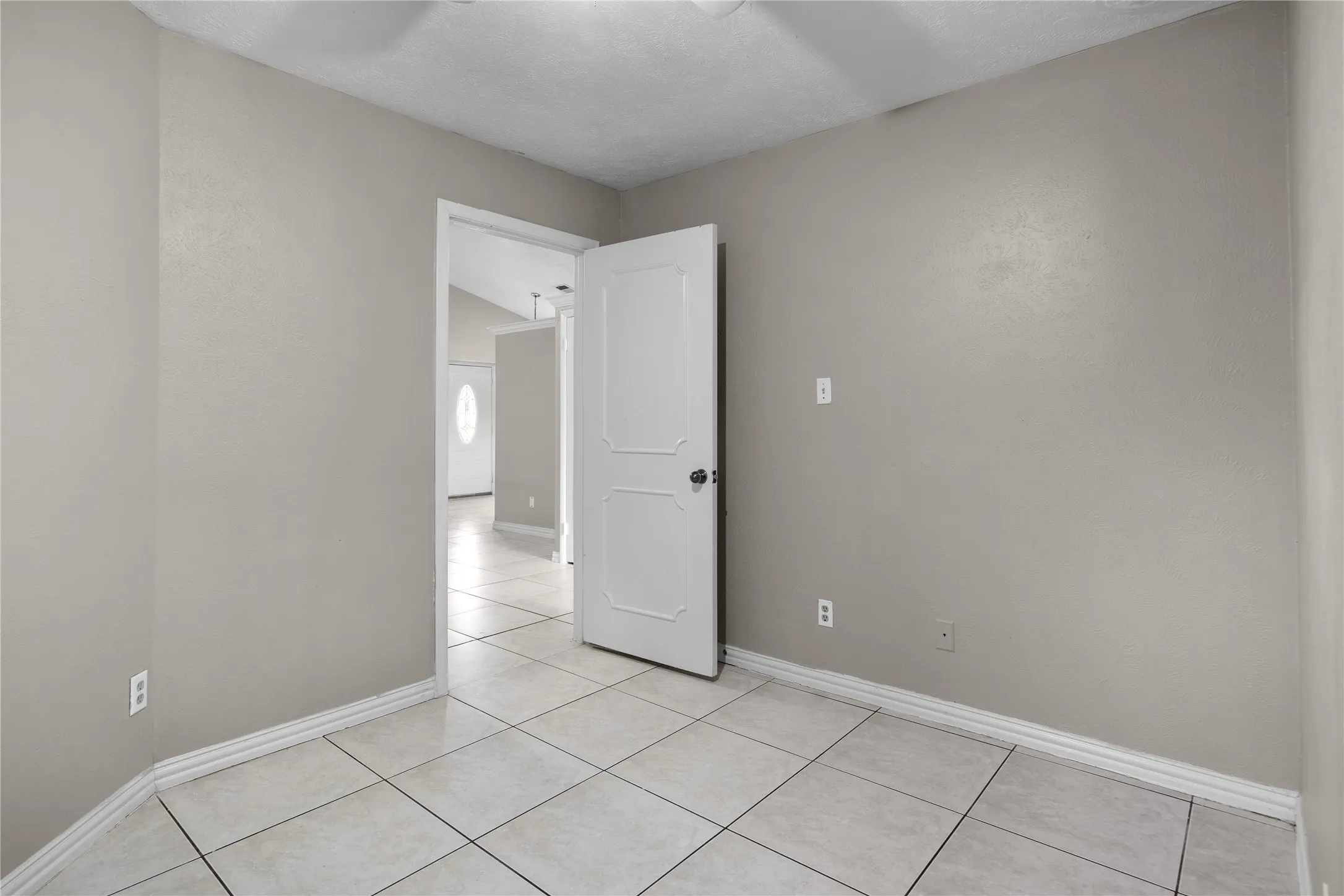 Single Family Residence For Sale in Dallas County , 9319 Rutherglen Drive, Dallas, Texas 75227, 3 Bedroom, 2 Bathroom, Garage spaces, 1,188 Sqft, built in 1985, mls#21117573, Real Estate Agent in Dallas, Homes For Sale in Dallas county, Homes For Sale in Dallas, Realtor in Dallas Texas, Real Estate Brokerage Independent Realty Texas, Luminita Cordes Realtor