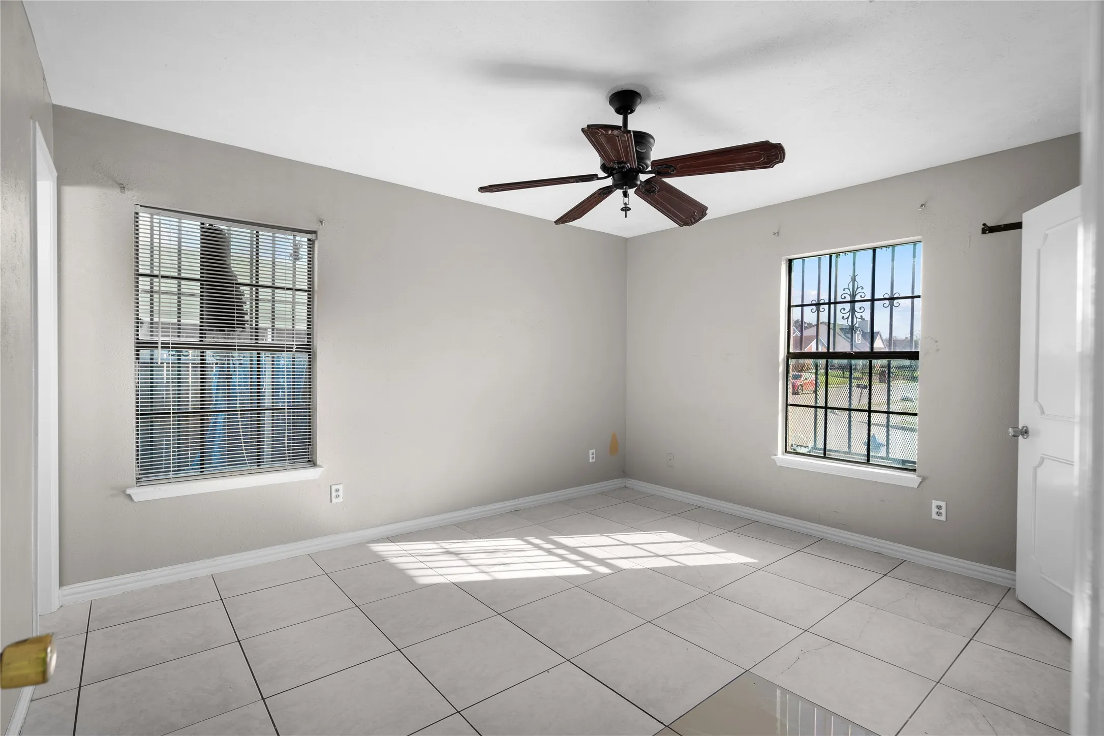 Single Family Residence For Sale in Dallas County , 9319 Rutherglen Drive, Dallas, Texas 75227, 3 Bedroom, 2 Bathroom, Garage spaces, 1,188 Sqft, built in 1985, mls#21117573, Real Estate Agent in Dallas, Homes For Sale in Dallas county, Homes For Sale in Dallas, Realtor in Dallas Texas, Real Estate Brokerage Independent Realty Texas, Luminita Cordes Realtor