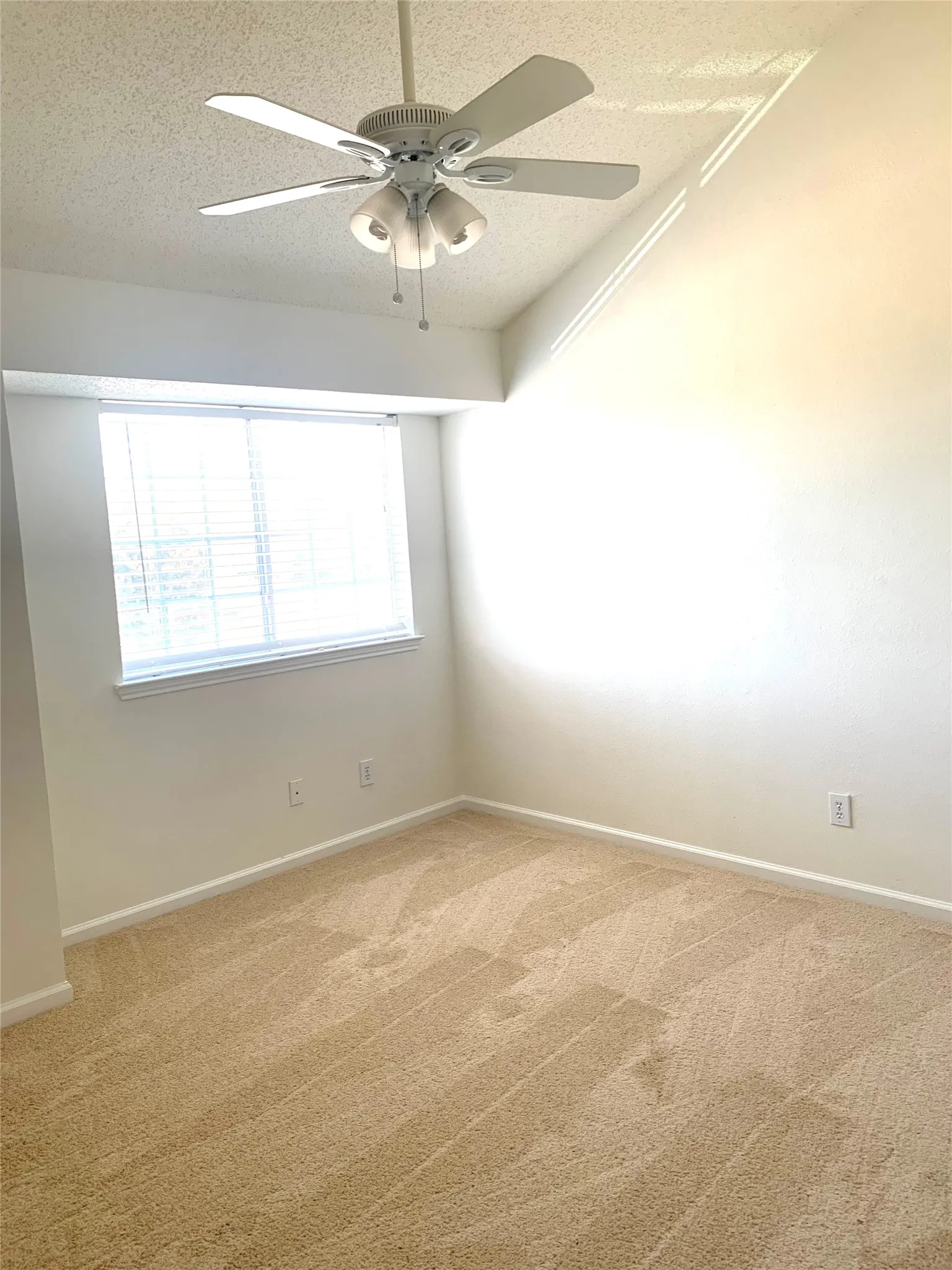 Townhouse For Sale in Collin County , 8400 Hickory Street 4302, Frisco, Texas 75034, 3 Bedroom, 3 Bathroom, 2 Garage spaces, 1,466 Sqft, built in 1994, Preowned, mls#21115561, Real Estate Agent in Frisco, Homes For Sale in Collin county, Homes For Sale in Frisco, Realtor in Frisco Texas, Real Estate Brokerage Independent Realty Texas, Luminita Cordes Realtor