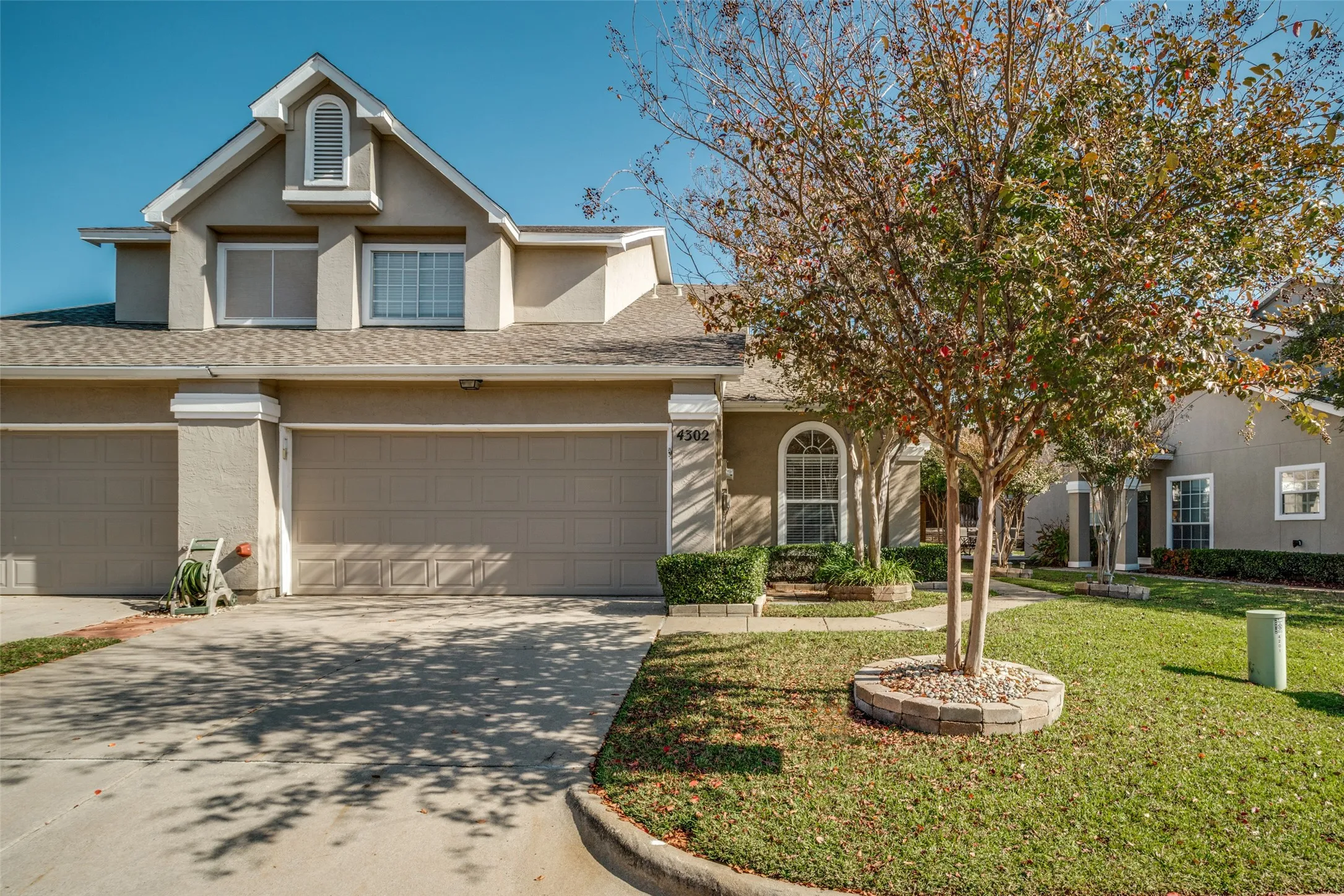 Townhouse For Sale in Collin County , 8400 Hickory Street 4302, Frisco, Texas 75034, 3 Bedroom, 3 Bathroom, 2 Garage spaces, 1,466 Sqft, built in 1994, Preowned, mls#21115561, Real Estate Agent in Frisco, Homes For Sale in Collin county, Homes For Sale in Frisco, Realtor in Frisco Texas, Real Estate Brokerage Independent Realty Texas, Luminita Cordes Realtor