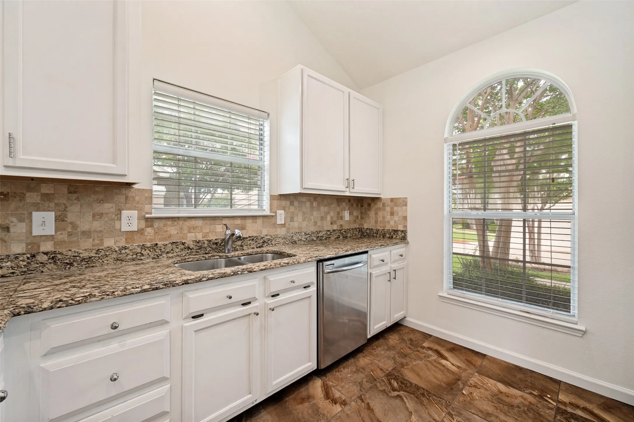 Townhouse For Sale in Collin County , 8400 Hickory Street 4302, Frisco, Texas 75034, 3 Bedroom, 3 Bathroom, 2 Garage spaces, 1,466 Sqft, built in 1994, Preowned, mls#21115561, Real Estate Agent in Frisco, Homes For Sale in Collin county, Homes For Sale in Frisco, Realtor in Frisco Texas, Real Estate Brokerage Independent Realty Texas, Luminita Cordes Realtor