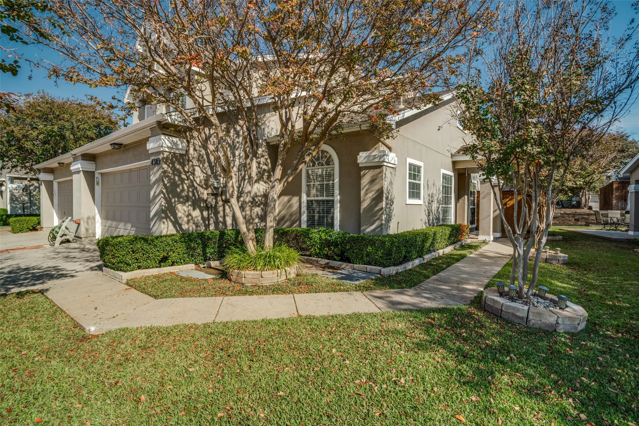 Townhouse For Sale in Collin County , 8400 Hickory Street 4302, Frisco, Texas 75034, 3 Bedroom, 3 Bathroom, 2 Garage spaces, 1,466 Sqft, built in 1994, Preowned, mls#21115561, Real Estate Agent in Frisco, Homes For Sale in Collin county, Homes For Sale in Frisco, Realtor in Frisco Texas, Real Estate Brokerage Independent Realty Texas, Luminita Cordes Realtor