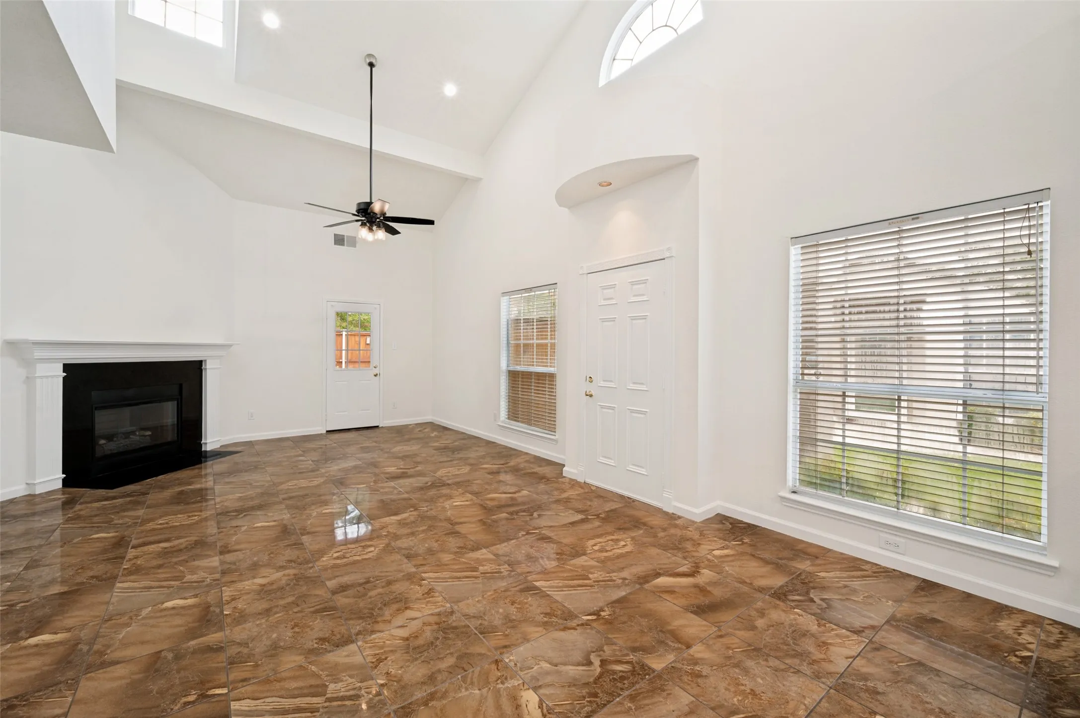 Townhouse For Sale in Collin County , 8400 Hickory Street 4302, Frisco, Texas 75034, 3 Bedroom, 3 Bathroom, 2 Garage spaces, 1,466 Sqft, built in 1994, Preowned, mls#21115561, Real Estate Agent in Frisco, Homes For Sale in Collin county, Homes For Sale in Frisco, Realtor in Frisco Texas, Real Estate Brokerage Independent Realty Texas, Luminita Cordes Realtor