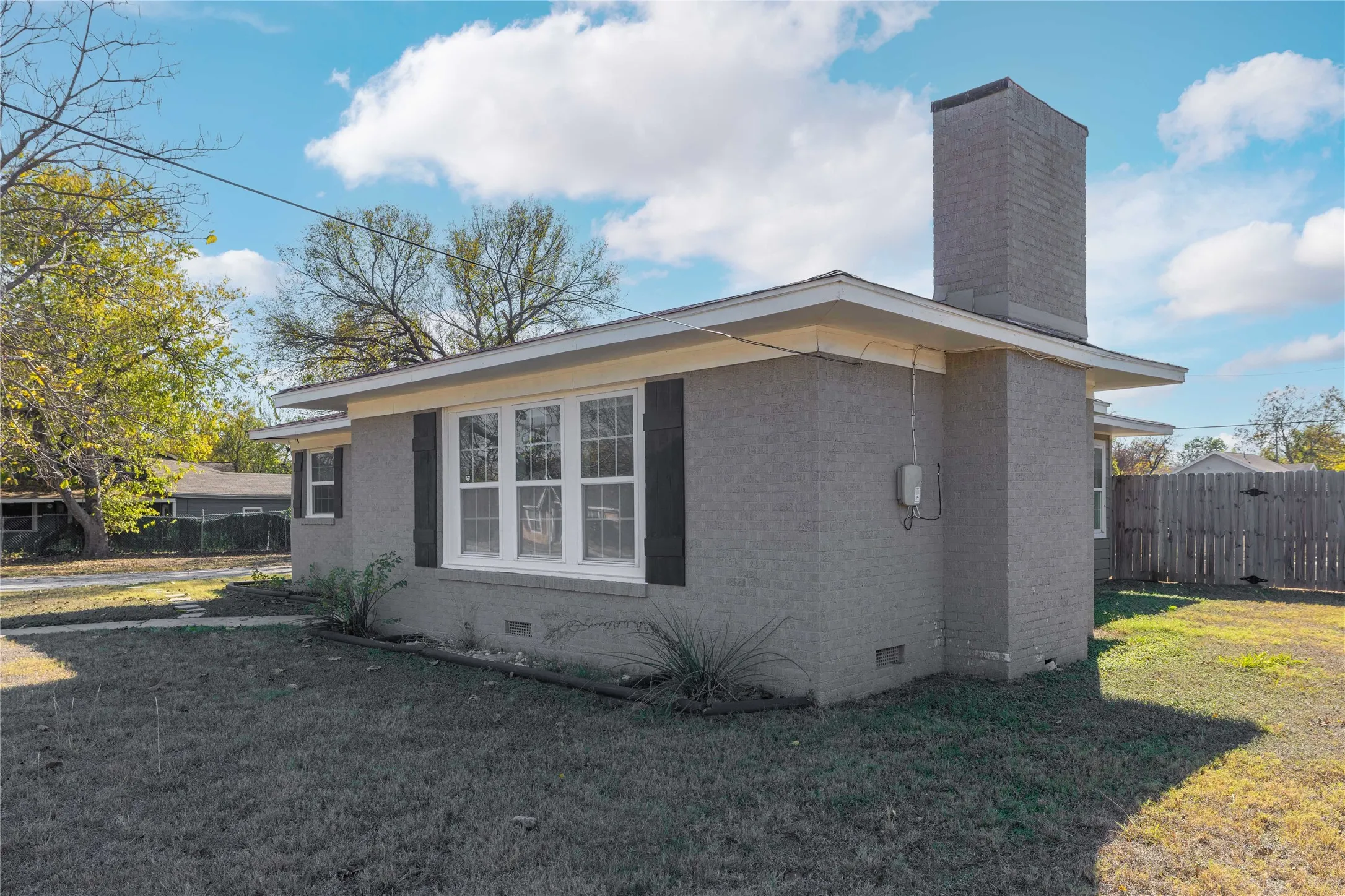 Single Family Residence For Sale in Brown County , 1803 4th St, Brownwood, Texas 76801, 3 Bedroom, 2 Bathroom, Garage spaces, 1,522 Sqft, built in 1950, mls#21118104, Real Estate Agent in Brownwood, Homes For Sale in Brown county, Homes For Sale in Brownwood, Realtor in Brownwood Texas, Real Estate Brokerage Independent Realty Texas, Luminita Cordes Realtor