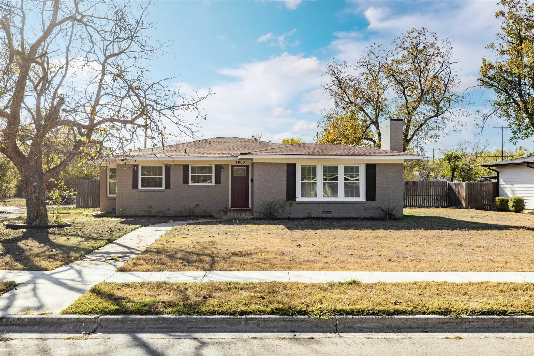 Single Family Residence For Sale in Brown County , 1803 4th St, Brownwood, Texas 76801, 3 Bedroom, 2 Bathroom, Garage spaces, 1,522 Sqft, built in 1950, mls#21118104, Real Estate Agent in Brownwood, Homes For Sale in Brown county, Homes For Sale in Brownwood, Realtor in Brownwood Texas, Real Estate Brokerage Independent Realty Texas, Luminita Cordes Realtor