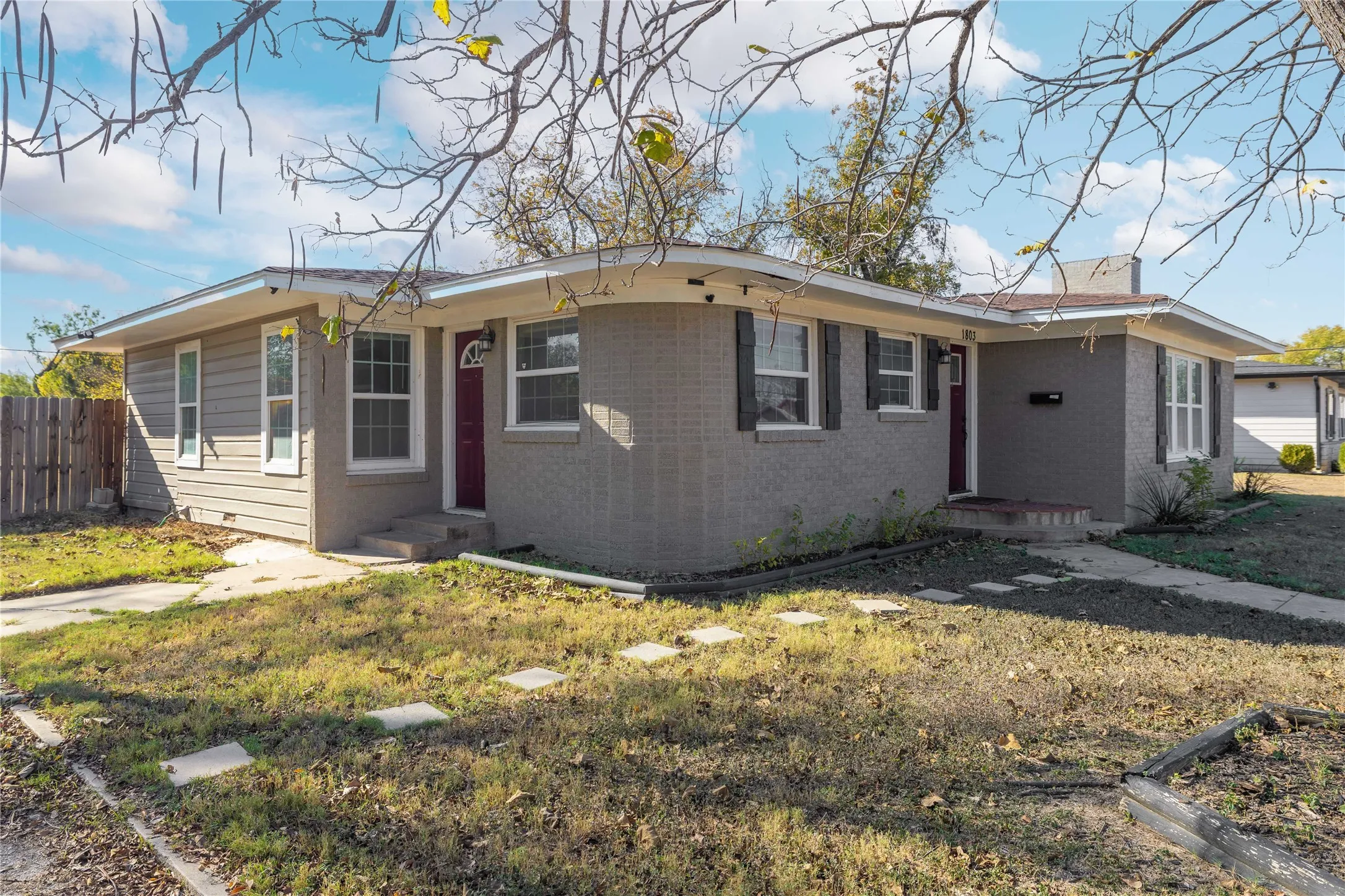 Single Family Residence For Sale in Brown County , 1803 4th St, Brownwood, Texas 76801, 3 Bedroom, 2 Bathroom, Garage spaces, 1,522 Sqft, built in 1950, mls#21118104, Real Estate Agent in Brownwood, Homes For Sale in Brown county, Homes For Sale in Brownwood, Realtor in Brownwood Texas, Real Estate Brokerage Independent Realty Texas, Luminita Cordes Realtor