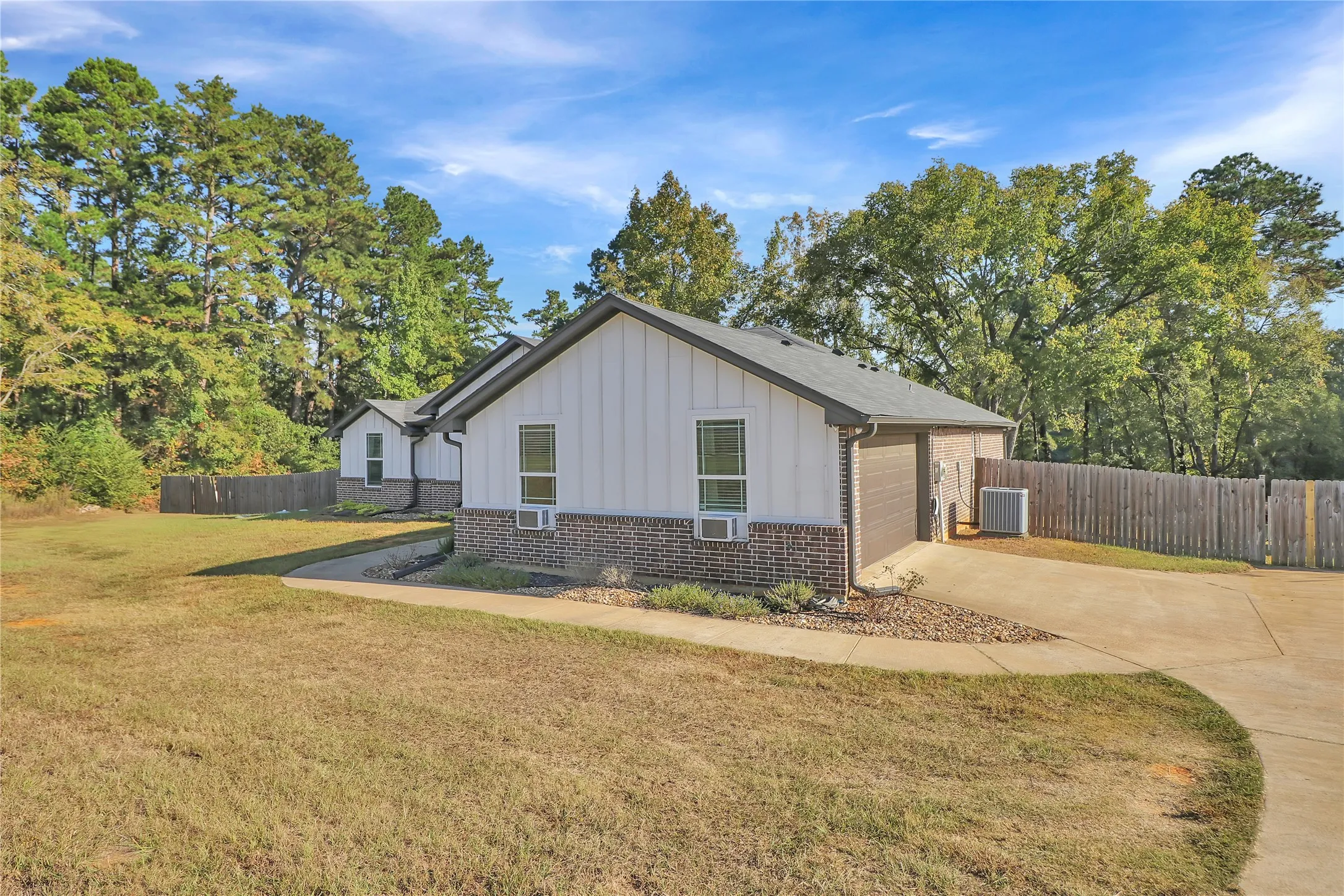 Single Family Residence For Sale in Smith County , 20491 State Highway 110, Troup, Texas 75789, 4 Bedroom, 3 Bathroom, Garage spaces, 2,237 Sqft, built in 2018, Price $379,900, mls#21118446, Real Estate Agent in Troup, Homes For Sale in Smith county, Homes For Sale in Troup, Realtor in Troup Texas, Real Estate Brokerage Independent Realty Texas, Luminita Cordes Realtor