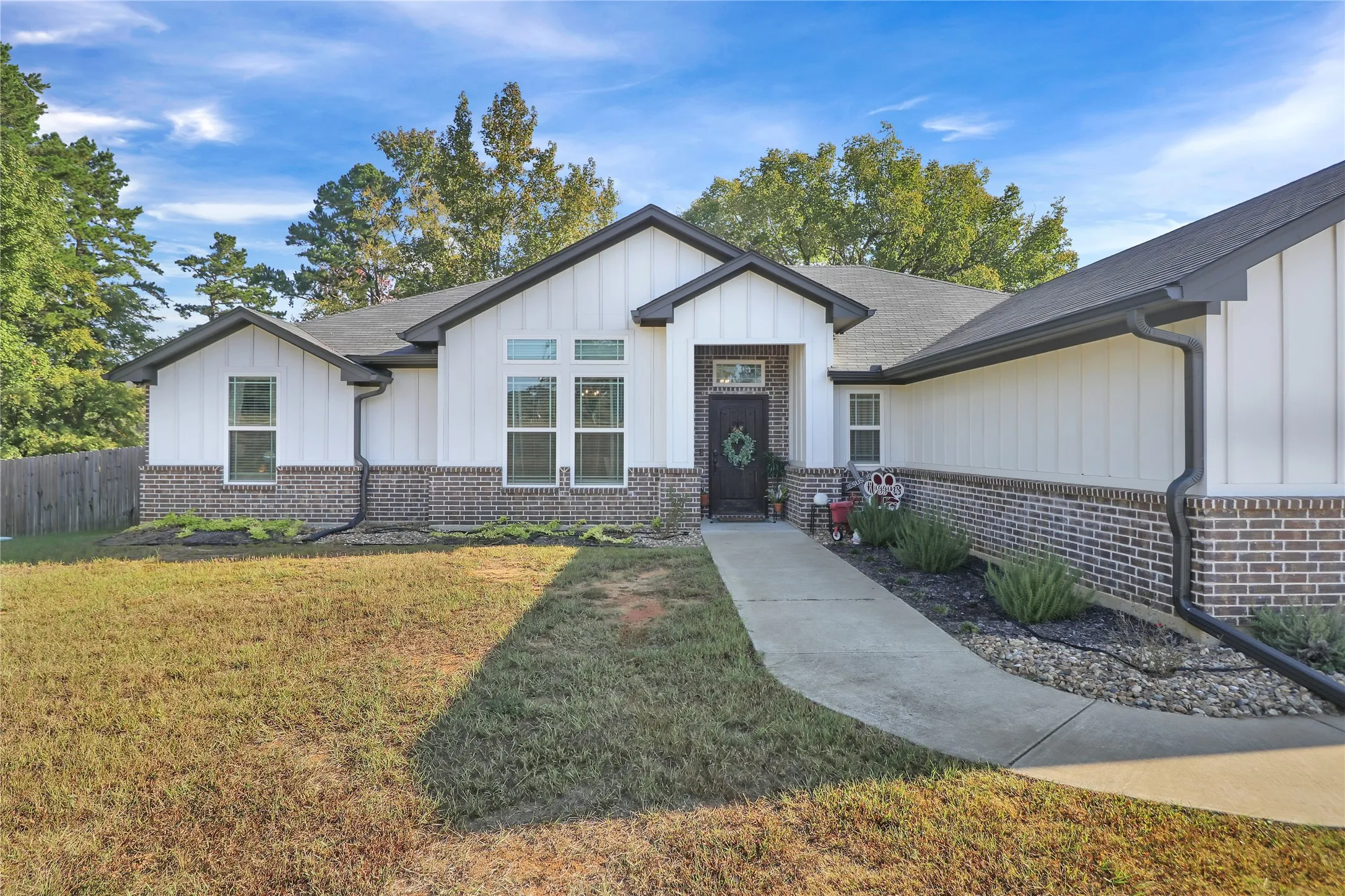 Single Family Residence For Sale in Smith County , 20491 State Highway 110, Troup, Texas 75789, 4 Bedroom, 3 Bathroom, Garage spaces, 2,237 Sqft, built in 2018, Price $379,900, mls#21118446, Real Estate Agent in Troup, Homes For Sale in Smith county, Homes For Sale in Troup, Realtor in Troup Texas, Real Estate Brokerage Independent Realty Texas, Luminita Cordes Realtor