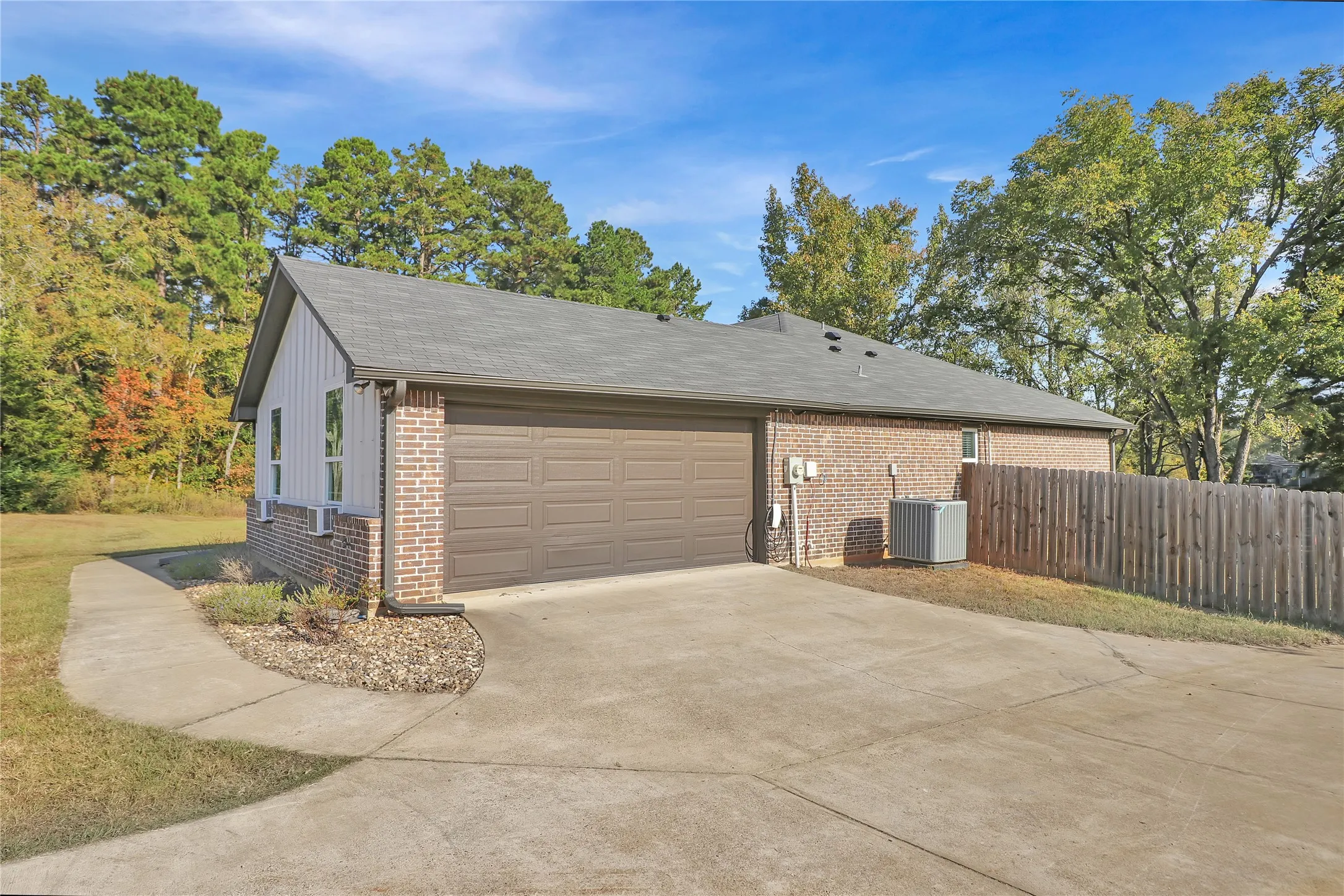 Single Family Residence For Sale in Smith County , 20491 State Highway 110, Troup, Texas 75789, 4 Bedroom, 3 Bathroom, Garage spaces, 2,237 Sqft, built in 2018, Price $379,900, mls#21118446, Real Estate Agent in Troup, Homes For Sale in Smith county, Homes For Sale in Troup, Realtor in Troup Texas, Real Estate Brokerage Independent Realty Texas, Luminita Cordes Realtor