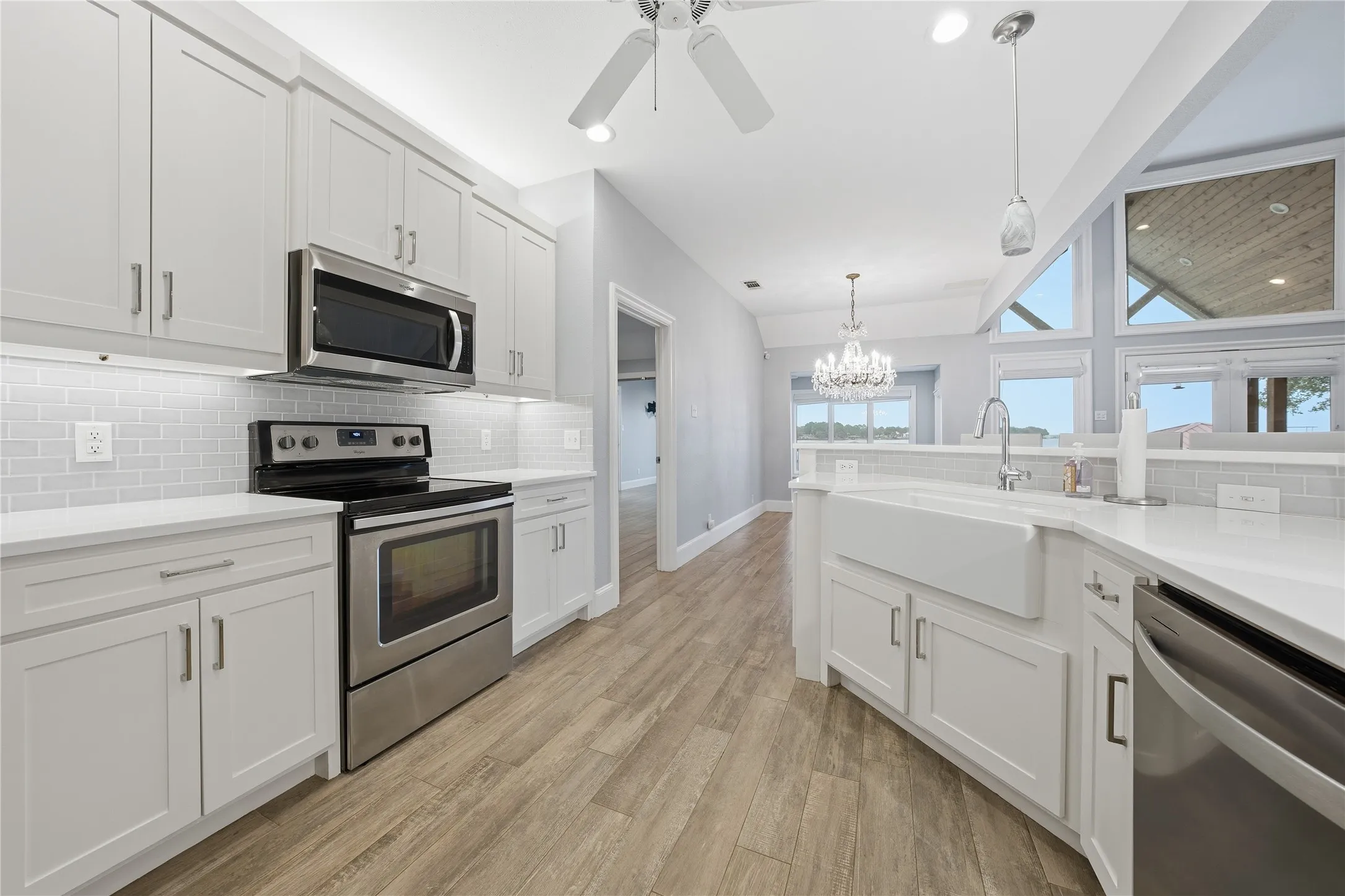 Single Family Residence For Sale in Henderson County , 107 Ellen Lane, Trinidad, Texas 75163, 3 Bedroom, 2 Bathroom, 2 Garage spaces, 2,020 Sqft, built in 1997, Preowned, mls#21118461, Real Estate Agent in Trinidad, Homes For Sale in Henderson county, Homes For Sale in Trinidad, Realtor in Trinidad Texas, Real Estate Brokerage Independent Realty Texas, Luminita Cordes Realtor
