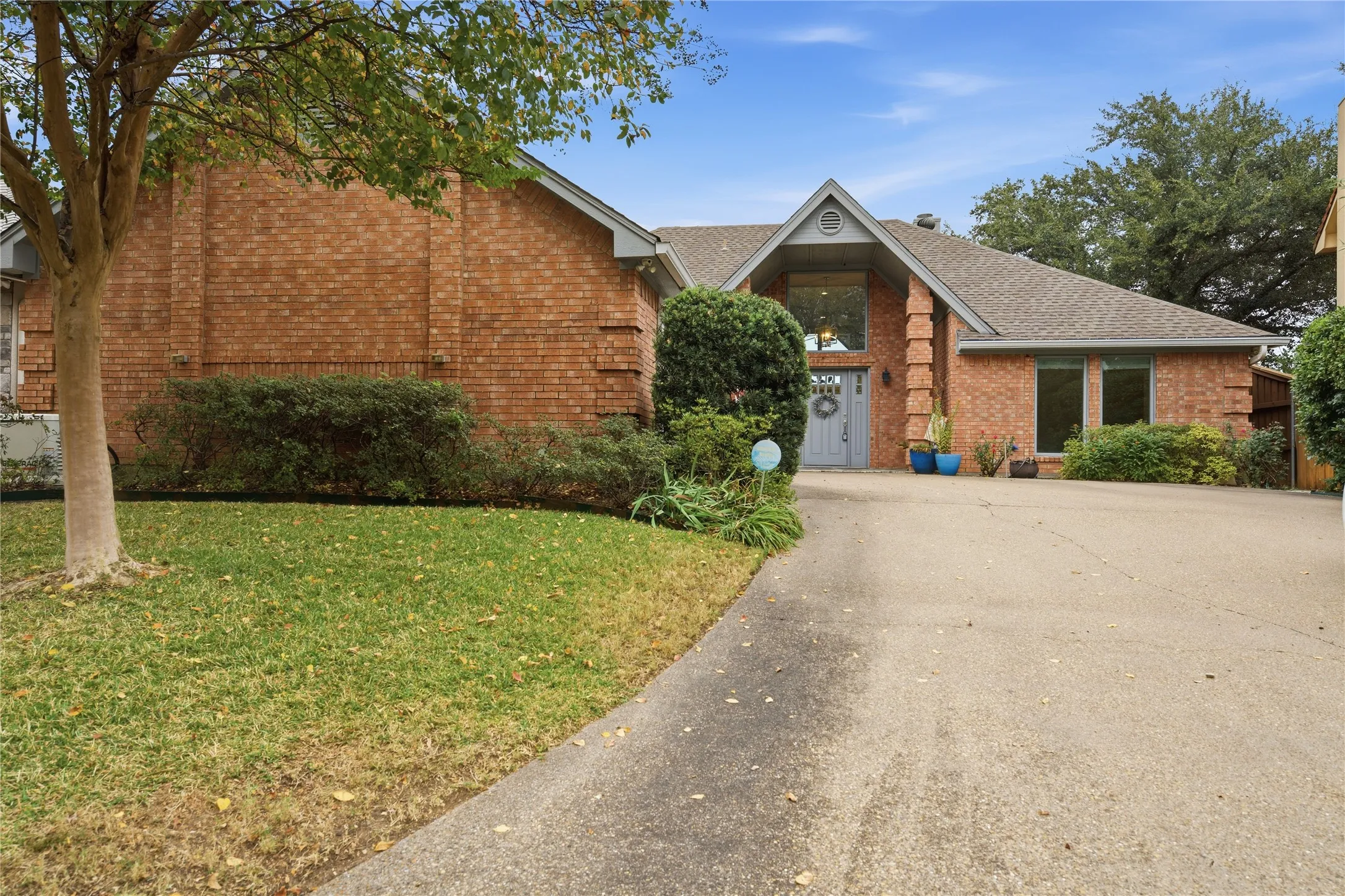 Single Family Residence For Sale in Henderson County , 107 Ellen Lane, Trinidad, Texas 75163, 3 Bedroom, 2 Bathroom, 2 Garage spaces, 2,020 Sqft, built in 1997, Preowned, mls#21118461, Real Estate Agent in Trinidad, Homes For Sale in Henderson county, Homes For Sale in Trinidad, Realtor in Trinidad Texas, Real Estate Brokerage Independent Realty Texas, Luminita Cordes Realtor