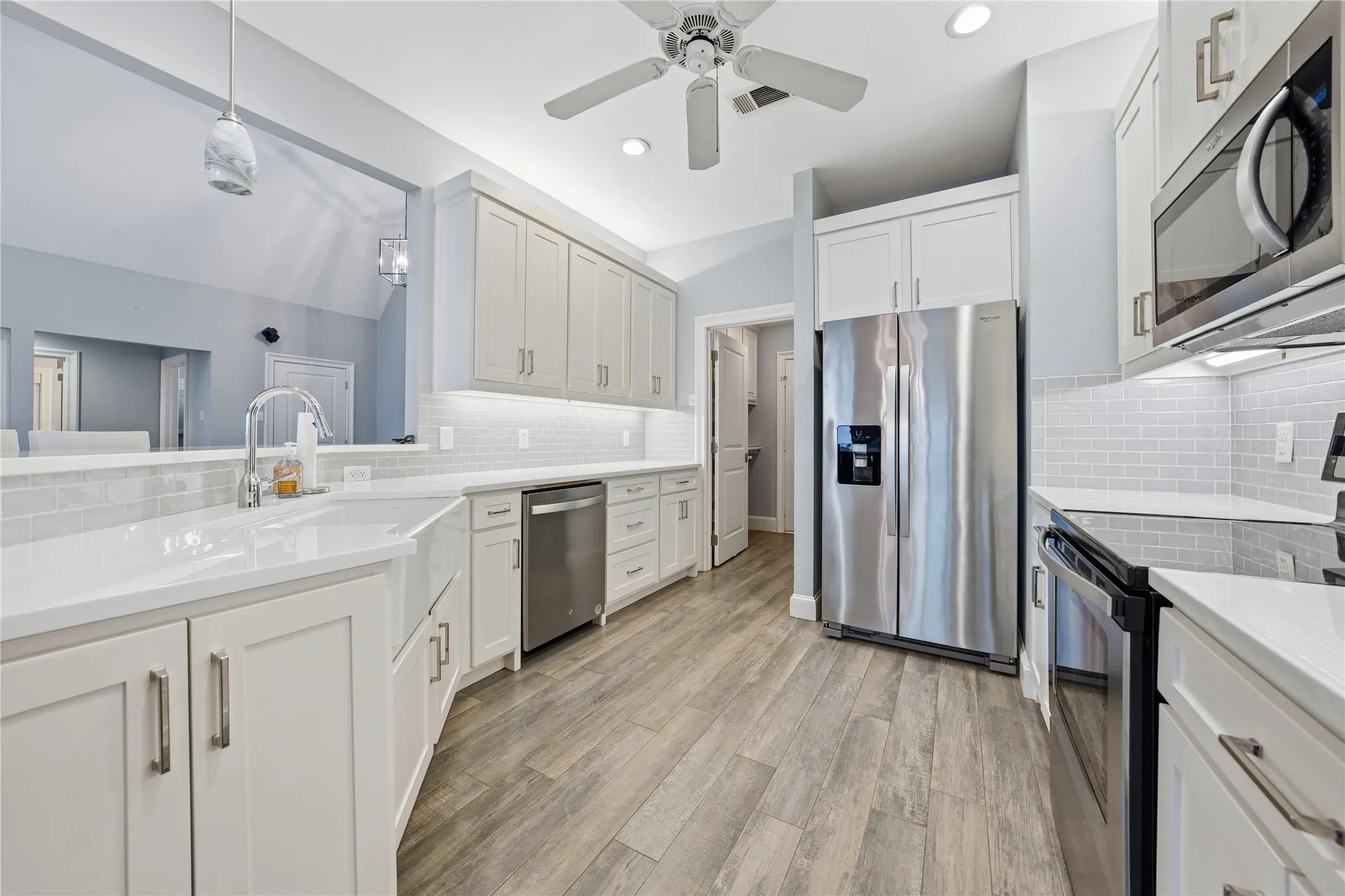 Single Family Residence For Sale in Henderson County , 107 Ellen Lane, Trinidad, Texas 75163, 3 Bedroom, 2 Bathroom, 2 Garage spaces, 2,020 Sqft, built in 1997, Preowned, mls#21118461, Real Estate Agent in Trinidad, Homes For Sale in Henderson county, Homes For Sale in Trinidad, Realtor in Trinidad Texas, Real Estate Brokerage Independent Realty Texas, Luminita Cordes Realtor