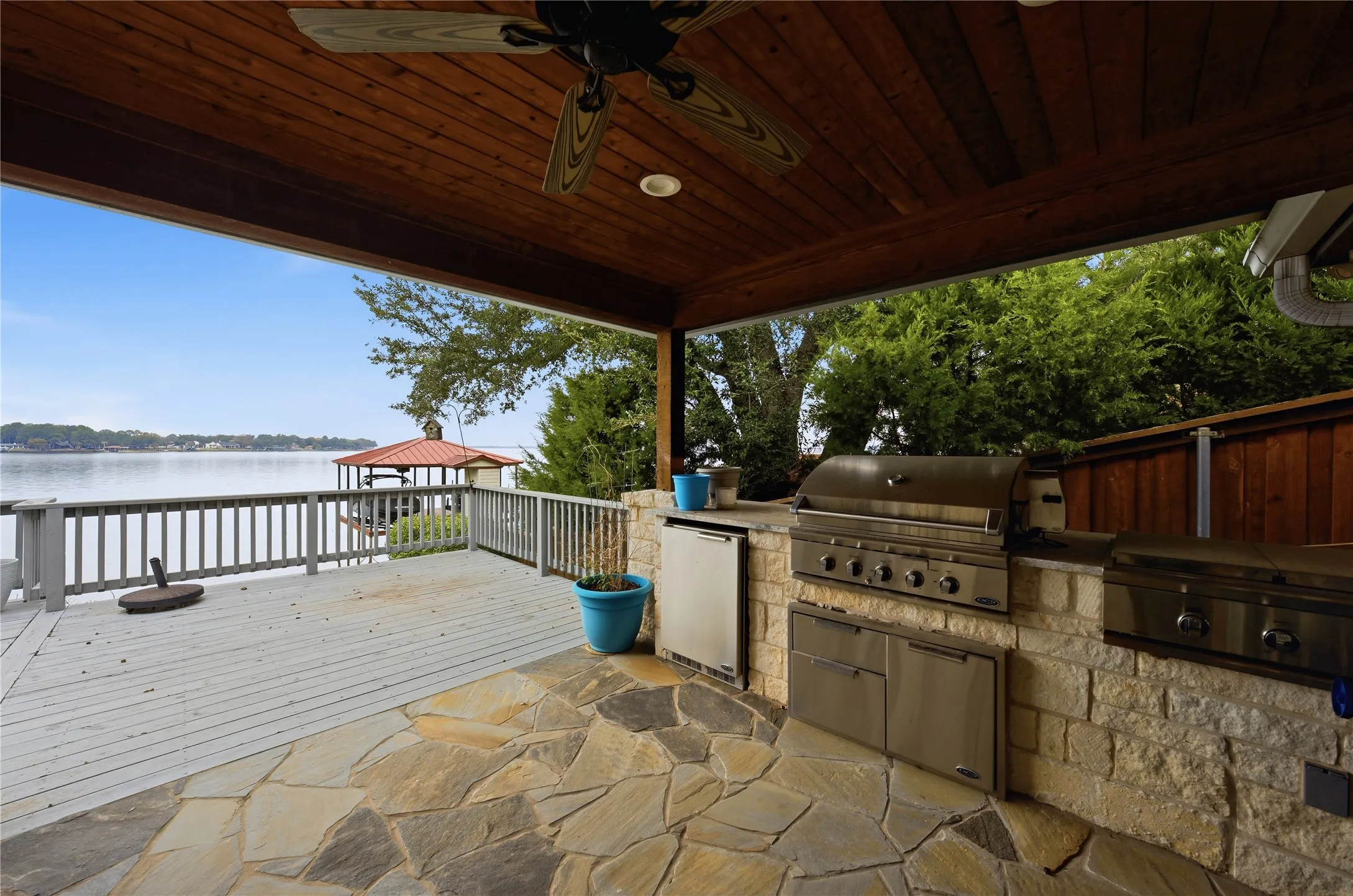 Single Family Residence For Sale in Henderson County , 107 Ellen Lane, Trinidad, Texas 75163, 3 Bedroom, 2 Bathroom, 2 Garage spaces, 2,020 Sqft, built in 1997, Preowned, mls#21118461, Real Estate Agent in Trinidad, Homes For Sale in Henderson county, Homes For Sale in Trinidad, Realtor in Trinidad Texas, Real Estate Brokerage Independent Realty Texas, Luminita Cordes Realtor