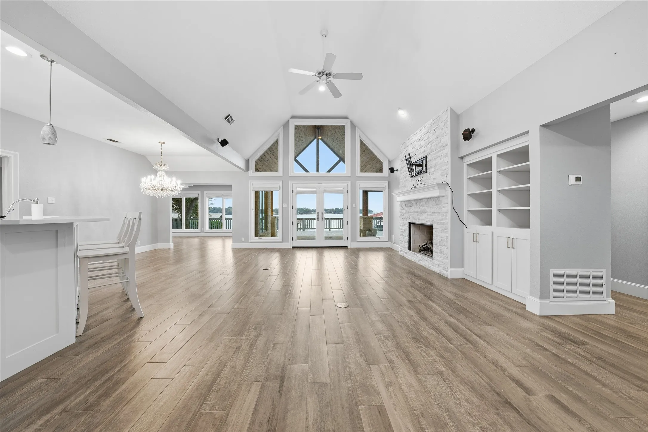 Single Family Residence For Sale in Henderson County , 107 Ellen Lane, Trinidad, Texas 75163, 3 Bedroom, 2 Bathroom, 2 Garage spaces, 2,020 Sqft, built in 1997, Preowned, mls#21118461, Real Estate Agent in Trinidad, Homes For Sale in Henderson county, Homes For Sale in Trinidad, Realtor in Trinidad Texas, Real Estate Brokerage Independent Realty Texas, Luminita Cordes Realtor