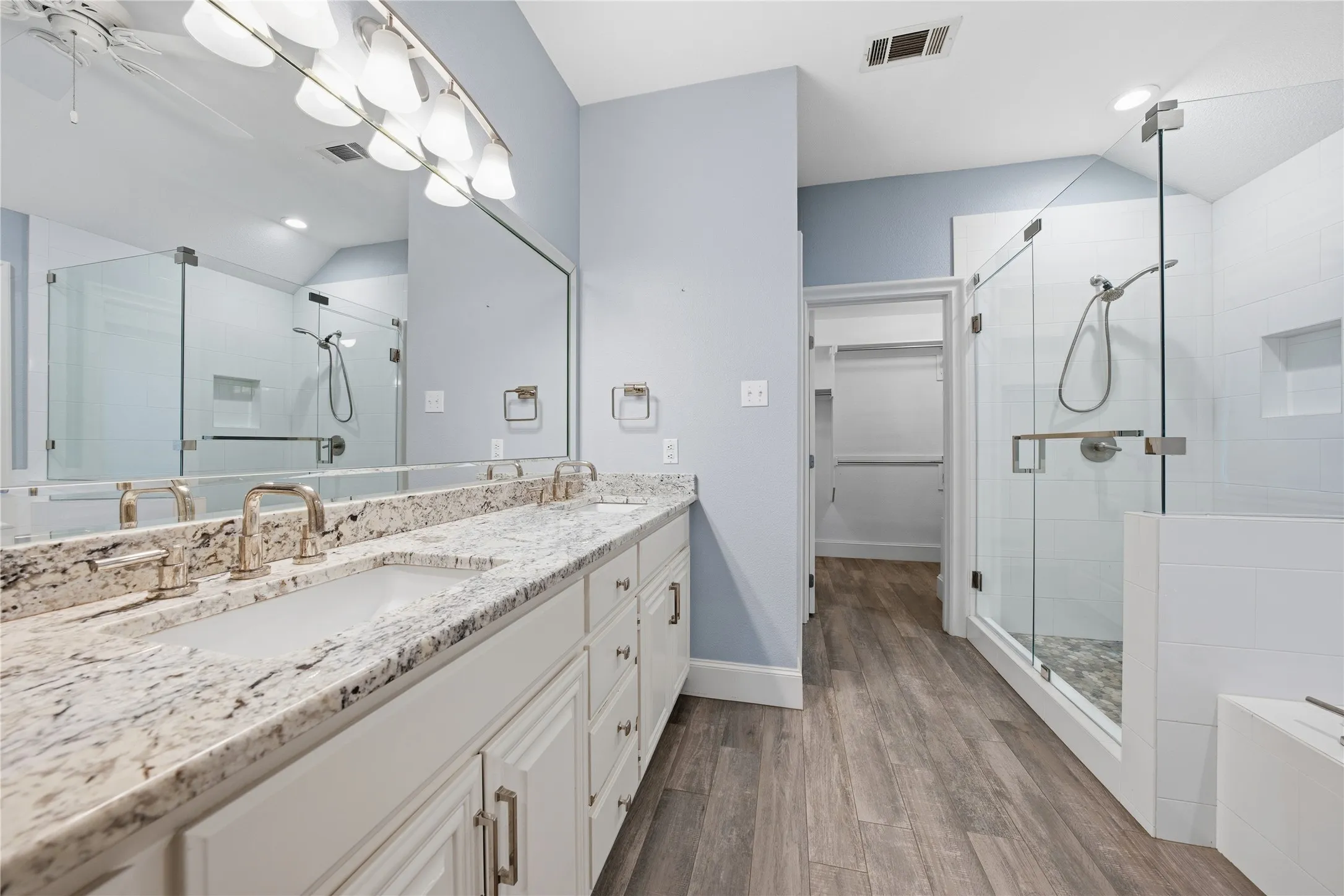 Single Family Residence For Sale in Henderson County , 107 Ellen Lane, Trinidad, Texas 75163, 3 Bedroom, 2 Bathroom, 2 Garage spaces, 2,020 Sqft, built in 1997, Preowned, mls#21118461, Real Estate Agent in Trinidad, Homes For Sale in Henderson county, Homes For Sale in Trinidad, Realtor in Trinidad Texas, Real Estate Brokerage Independent Realty Texas, Luminita Cordes Realtor