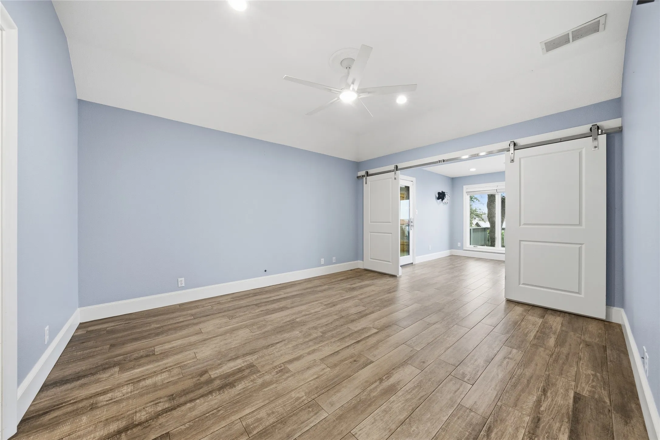 Single Family Residence For Sale in Henderson County , 107 Ellen Lane, Trinidad, Texas 75163, 3 Bedroom, 2 Bathroom, 2 Garage spaces, 2,020 Sqft, built in 1997, Preowned, mls#21118461, Real Estate Agent in Trinidad, Homes For Sale in Henderson county, Homes For Sale in Trinidad, Realtor in Trinidad Texas, Real Estate Brokerage Independent Realty Texas, Luminita Cordes Realtor