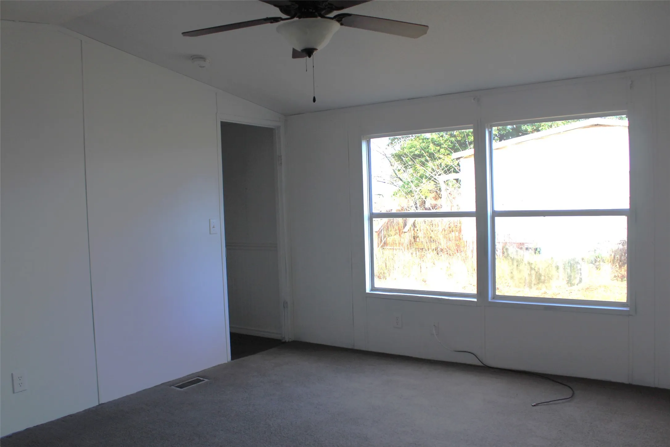 Mobile Home For Sale in Henderson County , 10594 County Road 2138, Kemp, Texas 75143, 3 Bedroom, 2 Bathroom, Garage spaces, 1,216 Sqft, built in 2019, Preowned, mls#21118475, Real Estate Agent in Kemp, Homes For Sale in Henderson county, Homes For Sale in Kemp, Realtor in Kemp Texas, Real Estate Brokerage Independent Realty Texas, Luminita Cordes Realtor