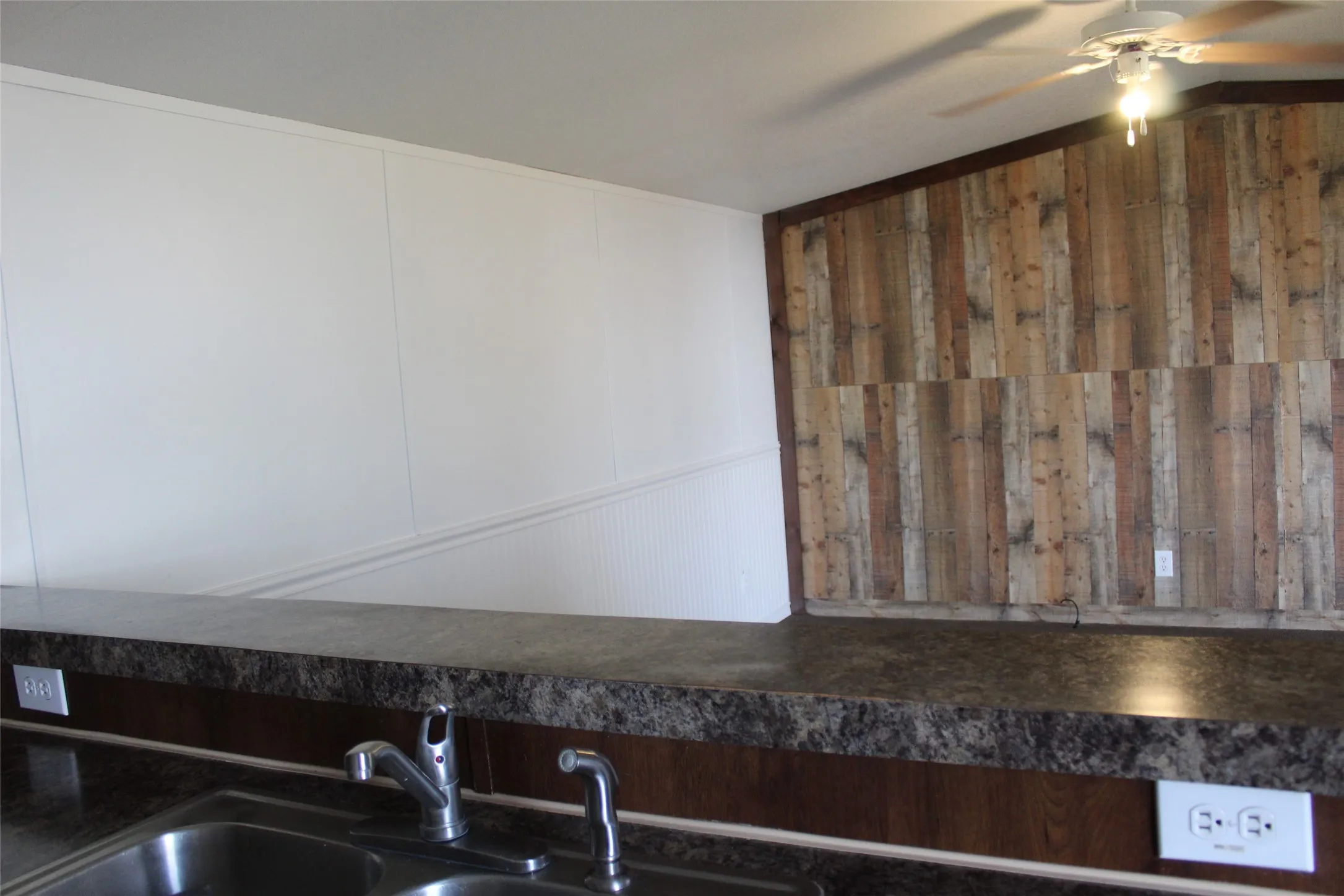 Mobile Home For Sale in Henderson County , 10594 County Road 2138, Kemp, Texas 75143, 3 Bedroom, 2 Bathroom, Garage spaces, 1,216 Sqft, built in 2019, Preowned, mls#21118475, Real Estate Agent in Kemp, Homes For Sale in Henderson county, Homes For Sale in Kemp, Realtor in Kemp Texas, Real Estate Brokerage Independent Realty Texas, Luminita Cordes Realtor