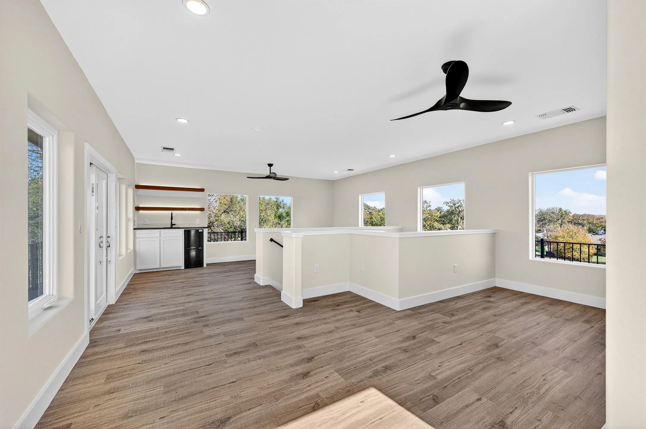 Unfurnished room featuring light wood finished floors, ceiling fan, and recessed lighting