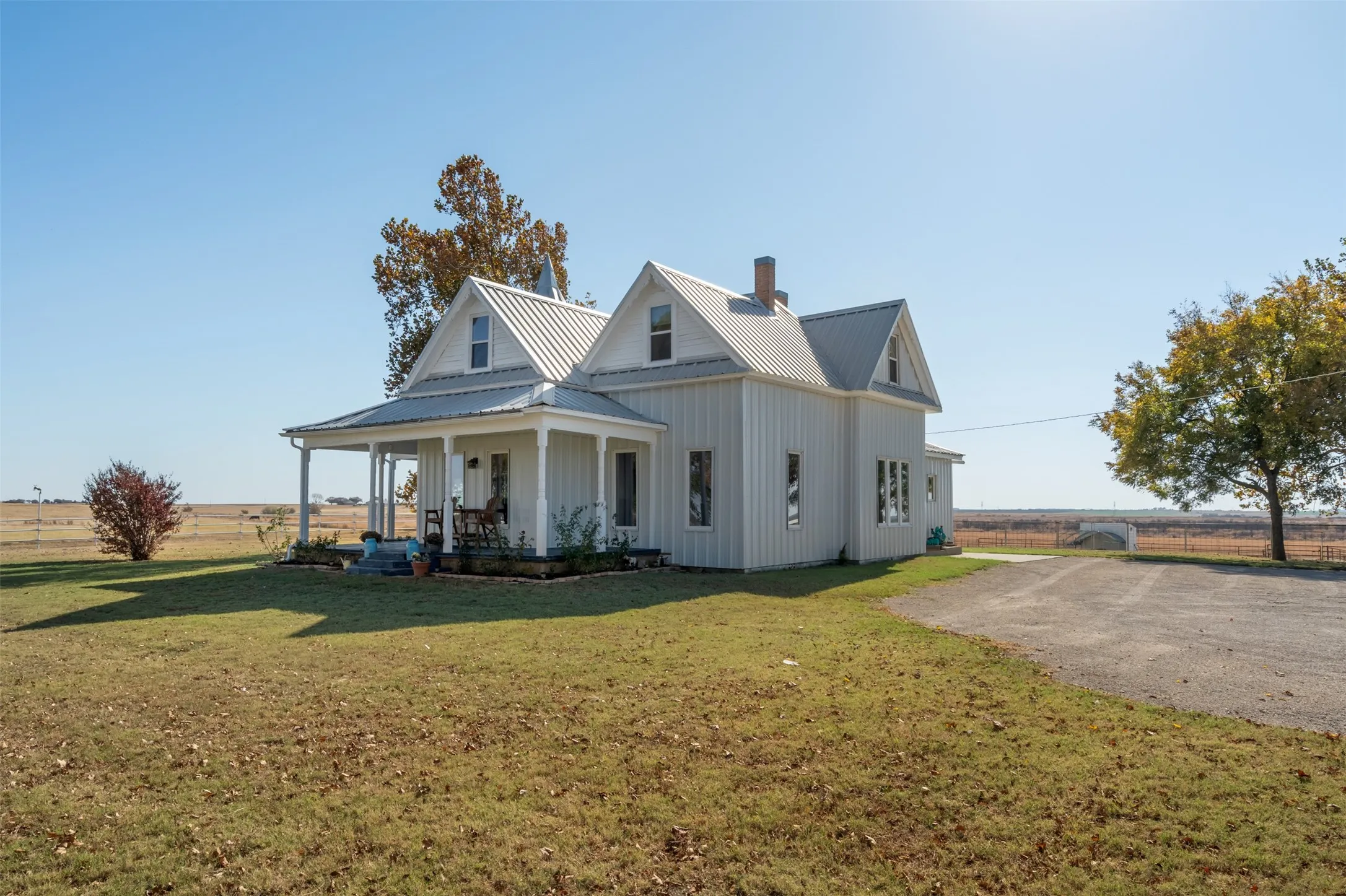 Farm For Sale in Clay County , 945 Quarter Horse Lane, Bellevue, Texas 76228, 4 Bedrooms, 3 Bathrooms, 1 Garage spaces, 2,900 Sqft, built in 1881, Preowned, Price $940,000, mls#21109804, Real Estate Agent in Bellevue, Homes For Sale in Clay county, Homes For Sale in Bellevue, Realtor in Bellevue Texas, Real Estate Brokerage Independent Realty Texas, Luminita Cordes Realtor