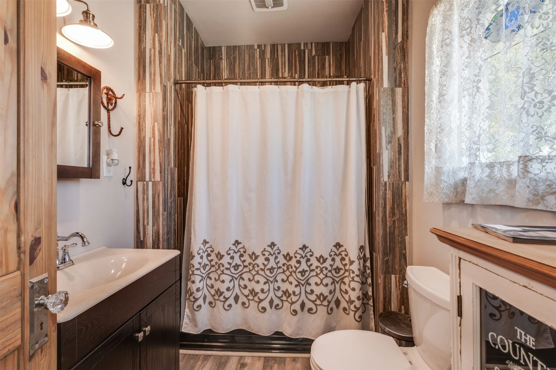 Farm For Sale in Clay County , 945 Quarter Horse Lane, Bellevue, Texas 76228, 4 Bedrooms, 3 Bathrooms, 1 Garage spaces, 2,900 Sqft, built in 1881, Preowned, Price $940,000, mls#21109804, Real Estate Agent in Bellevue, Homes For Sale in Clay county, Homes For Sale in Bellevue, Realtor in Bellevue Texas, Real Estate Brokerage Independent Realty Texas, Luminita Cordes Realtor