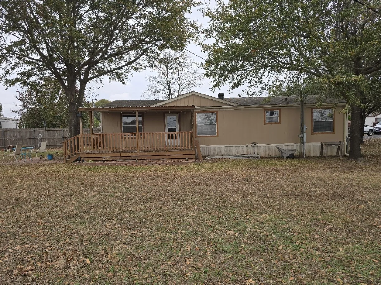 Manufactured Home For Sale in Henderson County , 119 Still Water Street, Gun Barrel City, Texas 75156, 3 Bedrooms, 2 Bathrooms, Garage spaces, 1,344 Sqft, built in 1993, Price $149,900, mls#21117864, Real Estate Agent in Gun Barrel City, Homes For Sale in Henderson county, Homes For Sale in Gun Barrel City, Realtor in Gun Barrel City Texas, Real Estate Brokerage Independent Realty Texas, Luminita Cordes Realtor