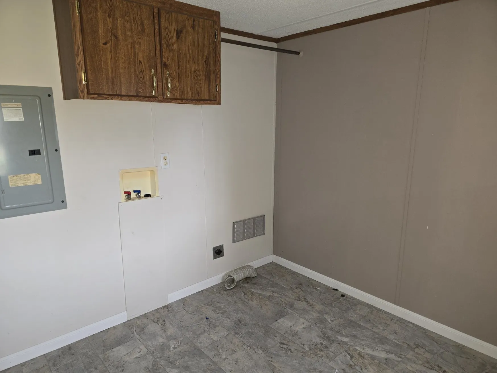 Manufactured Home For Sale in Henderson County , 119 Still Water Street, Gun Barrel City, Texas 75156, 3 Bedrooms, 2 Bathrooms, Garage spaces, 1,344 Sqft, built in 1993, Price $149,900, mls#21117864, Real Estate Agent in Gun Barrel City, Homes For Sale in Henderson county, Homes For Sale in Gun Barrel City, Realtor in Gun Barrel City Texas, Real Estate Brokerage Independent Realty Texas, Luminita Cordes Realtor