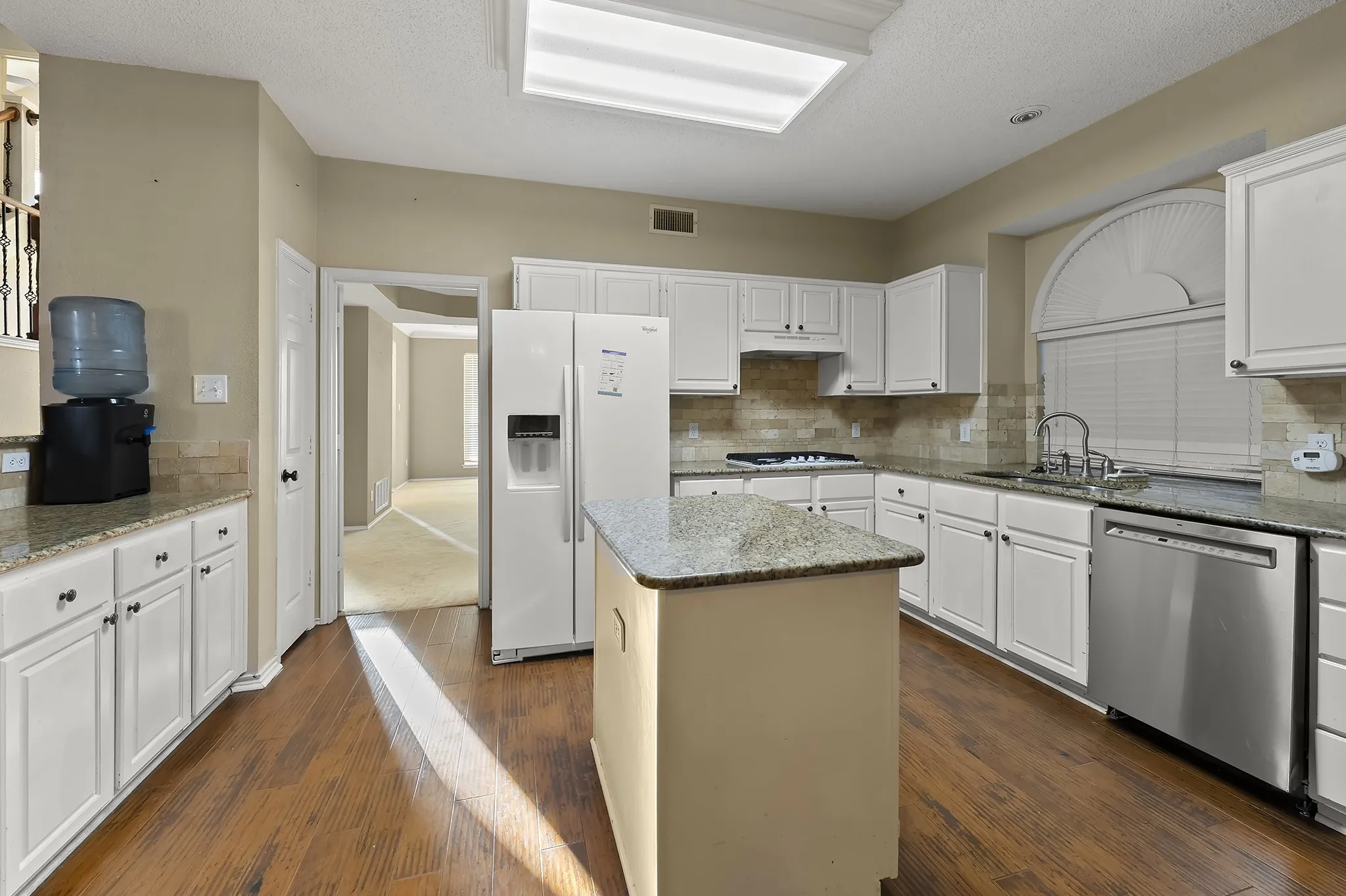 Single Family Residence For Rent in Dallas County , 1226 Rivercrest Drive, Mesquite, Texas 75181, 5 Bedrooms, 3 Bathrooms, 2 Garage spaces, 3,221 Sqft, built in 1993, Price $3,970, mls#21112811, Real Estate Agent in Mesquite, Homes For Rent in Dallas county, Homes For Rent in Mesquite, Realtor in Mesquite Texas, Real Estate Brokerage Independent Realty Texas, Luminita Cordes Realtor