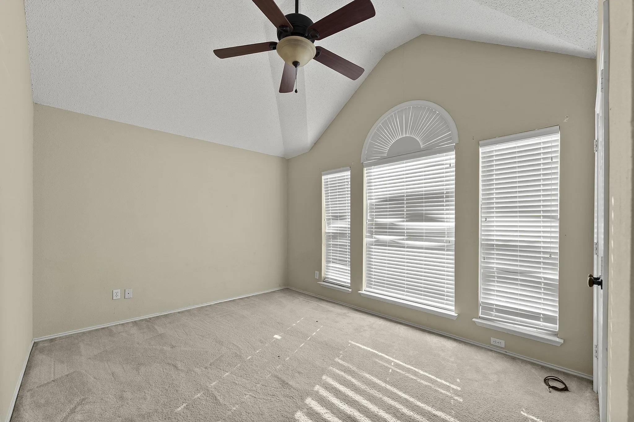 Single Family Residence For Rent in Dallas County , 1226 Rivercrest Drive, Mesquite, Texas 75181, 5 Bedrooms, 3 Bathrooms, 2 Garage spaces, 3,221 Sqft, built in 1993, Price $3,970, mls#21112811, Real Estate Agent in Mesquite, Homes For Rent in Dallas county, Homes For Rent in Mesquite, Realtor in Mesquite Texas, Real Estate Brokerage Independent Realty Texas, Luminita Cordes Realtor