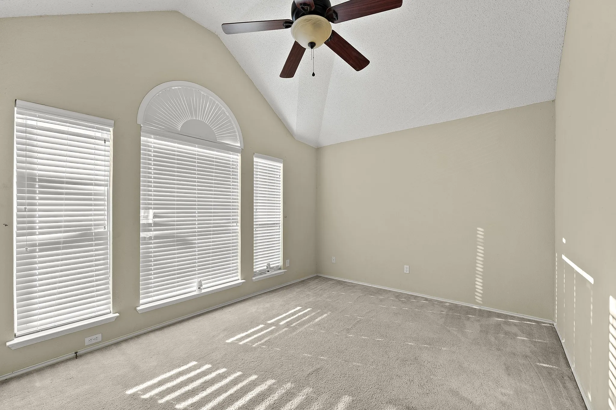 Single Family Residence For Rent in Dallas County , 1226 Rivercrest Drive, Mesquite, Texas 75181, 5 Bedrooms, 3 Bathrooms, 2 Garage spaces, 3,221 Sqft, built in 1993, Price $3,970, mls#21112811, Real Estate Agent in Mesquite, Homes For Rent in Dallas county, Homes For Rent in Mesquite, Realtor in Mesquite Texas, Real Estate Brokerage Independent Realty Texas, Luminita Cordes Realtor