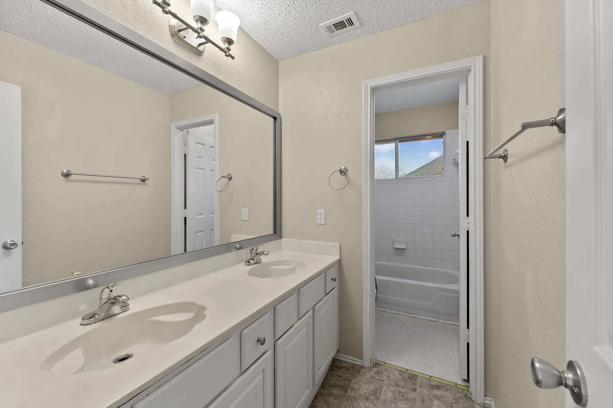 Single Family Residence For Rent in Dallas County , 1226 Rivercrest Drive, Mesquite, Texas 75181, 5 Bedrooms, 3 Bathrooms, 2 Garage spaces, 3,221 Sqft, built in 1993, Price $3,970, mls#21112811, Real Estate Agent in Mesquite, Homes For Rent in Dallas county, Homes For Rent in Mesquite, Realtor in Mesquite Texas, Real Estate Brokerage Independent Realty Texas, Luminita Cordes Realtor