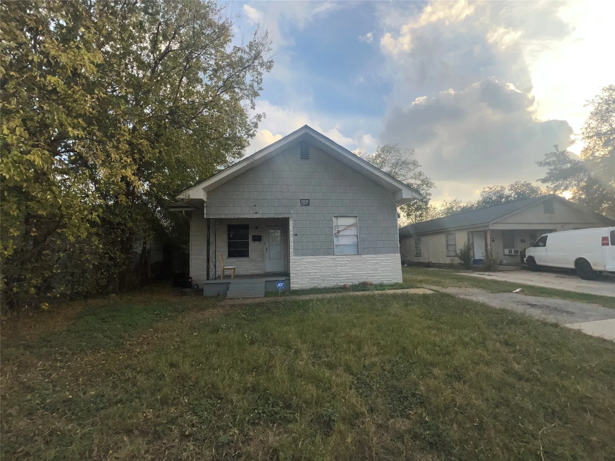 Single Family Residence For Sale in Tarrant County , 1217 High Street, Fort Worth, Texas 76110, 4 Bedrooms, 2 Bathrooms, Garage spaces, 1,092 Sqft, built in 1940, Price $145,000, mls#21118702, Real Estate Agent in Fort Worth, Homes For Sale in Tarrant county, Homes For Sale in Fort Worth, Realtor in Fort Worth Texas, Real Estate Brokerage Independent Realty Texas, Luminita Cordes Realtor