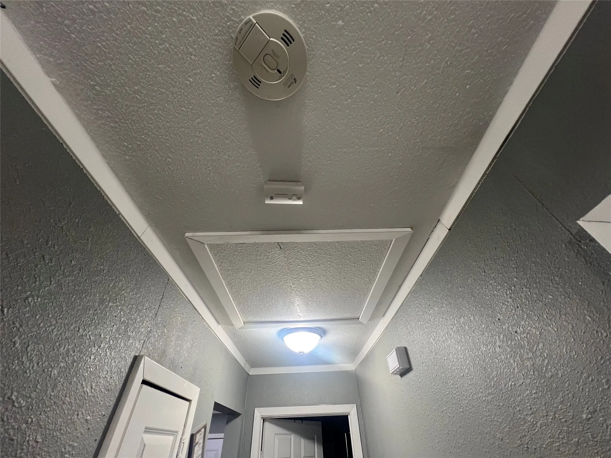 Detailed view of a textured ceiling and a textured wall
