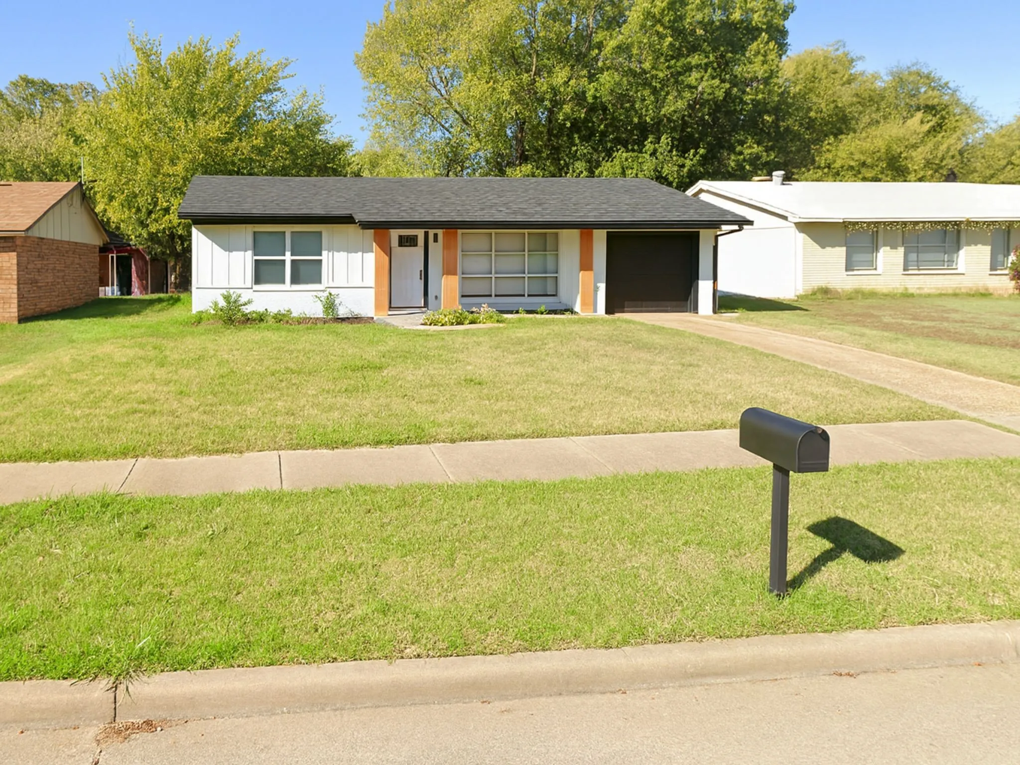 Single Family Residence For Sale in Dallas County , 1722 Proctor Drive, Grand Prairie, Texas 75051, 4 Bedroom, 2 Bathroom, Garage spaces, 1,074 Sqft, built in 1956, mls#21118715, Real Estate Agent in Grand Prairie, Homes For Sale in Dallas county, Homes For Sale in Grand Prairie, Realtor in Grand Prairie Texas, Real Estate Brokerage Independent Realty Texas, Luminita Cordes Realtor