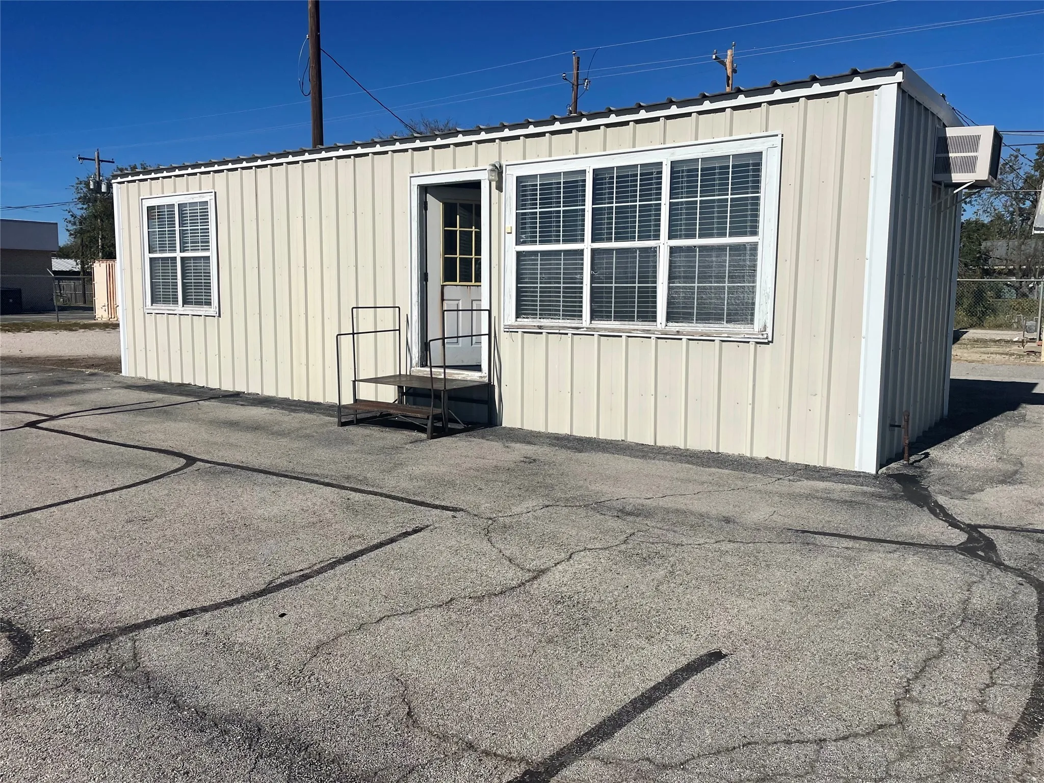 Business For Sale in Young County , 1112 W Main, Olney, Texas 76374, 0, 0, Garage spaces, 0 Sqft, built in 1980, Preowned, Price $250,000, mls#21118721, Real Estate Agent in Olney, Homes For Sale in Young county, Homes For Sale in Olney, Realtor in Olney Texas, Real Estate Brokerage Independent Realty Texas, Luminita Cordes Realtor