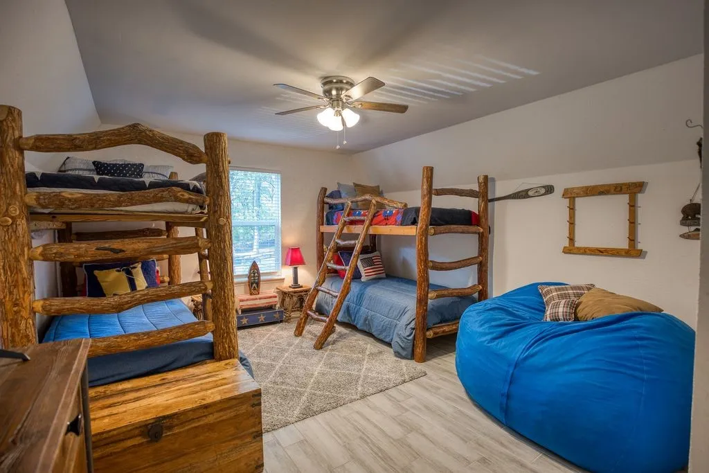 Single Family Residence For Sale in Henderson County , 122 Havens Court, Malakoff, Texas 75148, 3 Bedrooms, 2 Bathrooms, Garage spaces, 2,136 Sqft, built in 1982, Price $599,900, mls#21106985, Real Estate Agent in Malakoff, Homes For Sale in Henderson county, Homes For Sale in Malakoff, Realtor in Malakoff Texas, Real Estate Brokerage Independent Realty Texas, Luminita Cordes Realtor
