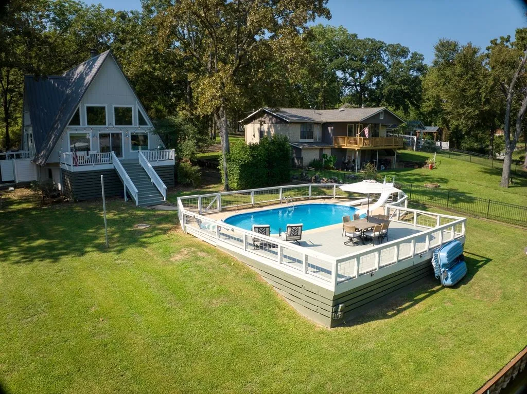 Single Family Residence For Sale in Henderson County , 122 Havens Court, Malakoff, Texas 75148, 3 Bedrooms, 2 Bathrooms, Garage spaces, 2,136 Sqft, built in 1982, Price $599,900, mls#21106985, Real Estate Agent in Malakoff, Homes For Sale in Henderson county, Homes For Sale in Malakoff, Realtor in Malakoff Texas, Real Estate Brokerage Independent Realty Texas, Luminita Cordes Realtor