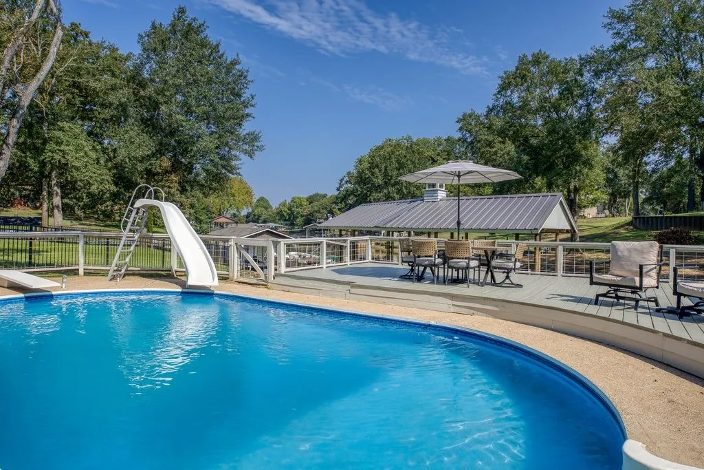 Single Family Residence For Sale in Henderson County , 122 Havens Court, Malakoff, Texas 75148, 3 Bedrooms, 2 Bathrooms, Garage spaces, 2,136 Sqft, built in 1982, Price $599,900, mls#21106985, Real Estate Agent in Malakoff, Homes For Sale in Henderson county, Homes For Sale in Malakoff, Realtor in Malakoff Texas, Real Estate Brokerage Independent Realty Texas, Luminita Cordes Realtor