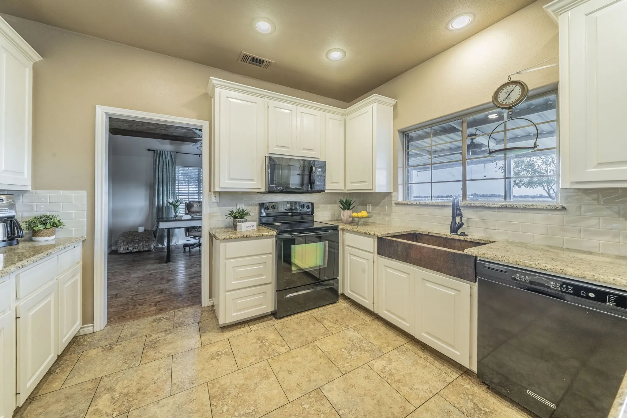 Single Family Residence For Sale in Grayson County , 1992 Bledsoe Road, Gunter, Texas 75058, 3 Bedroom, 3 Bathroom, 2 Garage spaces, 2,160 Sqft, built in 1996, mls#21118891, Real Estate Agent in Gunter, Homes For Sale in Grayson county, Homes For Sale in Gunter, Realtor in Gunter Texas, Real Estate Brokerage Independent Realty Texas, Luminita Cordes Realtor